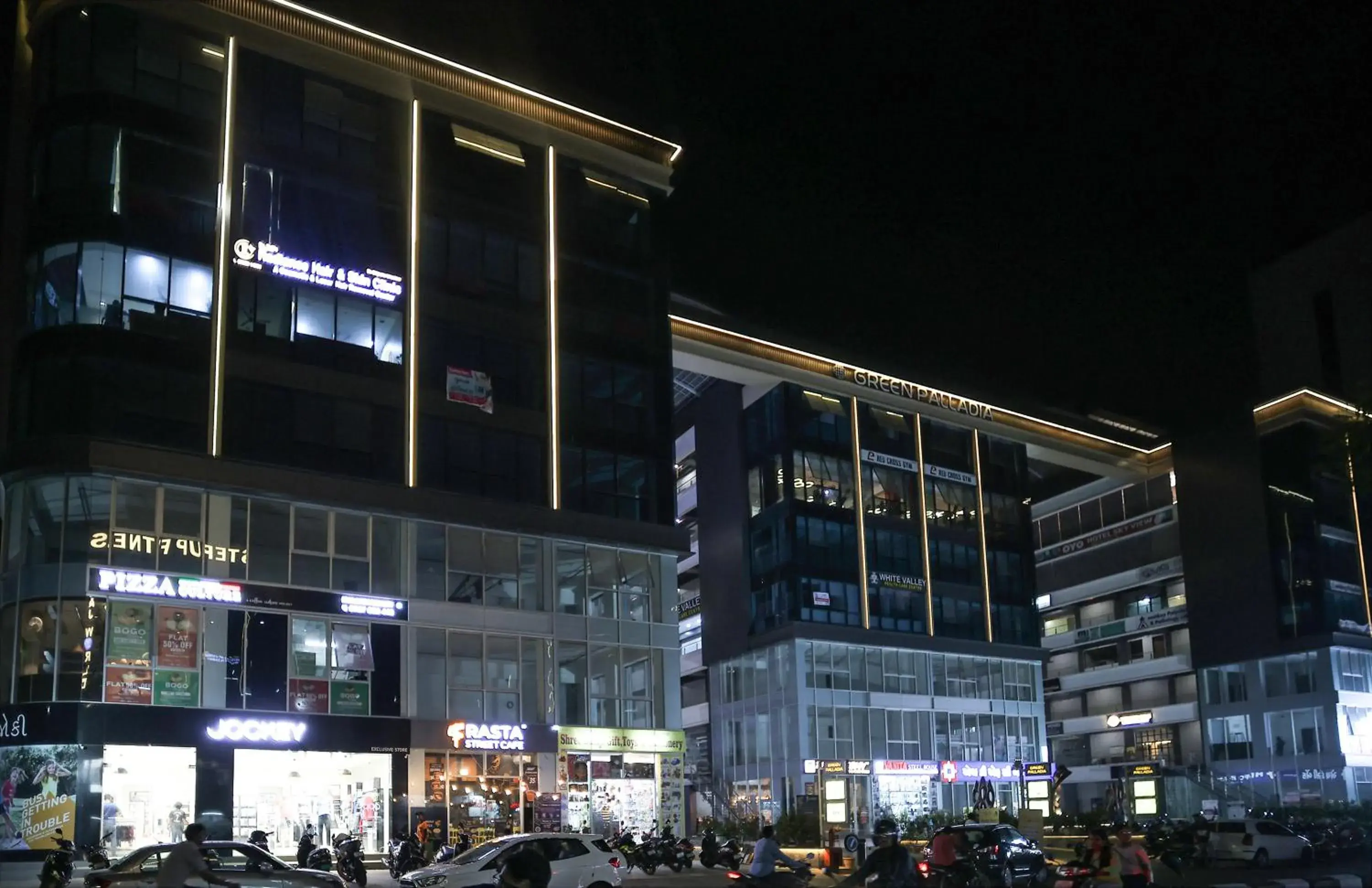 Property building in HOTEL THE PARKER INN By KBNT GROUP Property building in HOTEL THE PARKER INN By KBNT GROUP