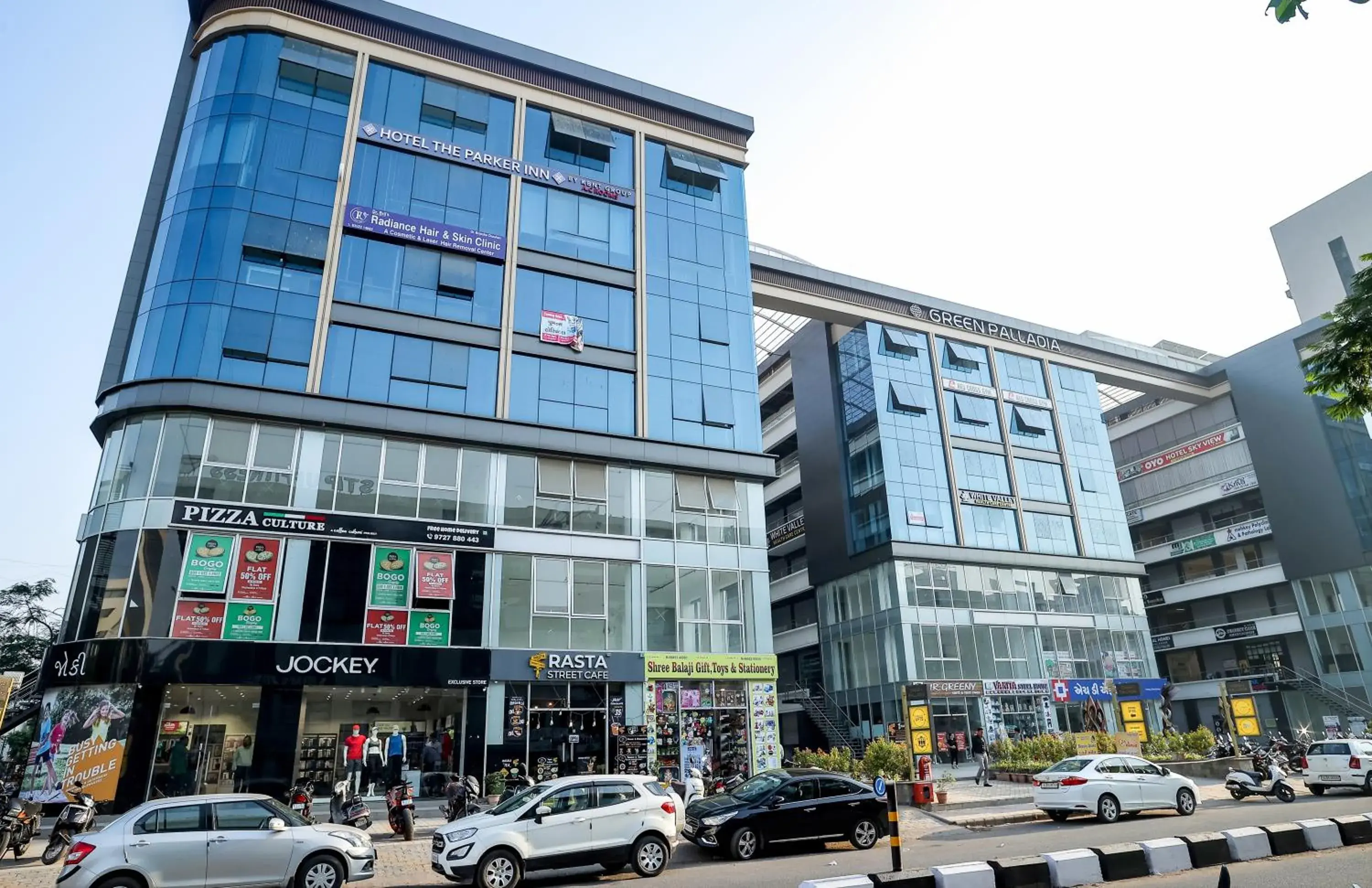 Property building in HOTEL THE PARKER INN By KBNT GROUP Property building in HOTEL THE PARKER INN By KBNT GROUP