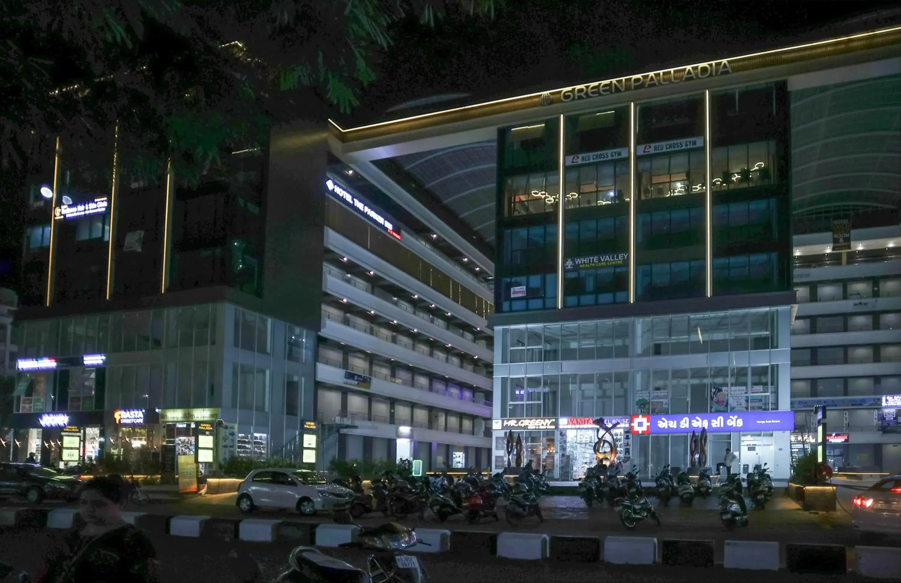 Property building in HOTEL THE PARKER INN By KBNT GROUP Property building in HOTEL THE PARKER INN By KBNT GROUP