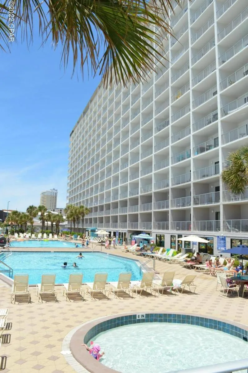 Swimming pool in The Summit Condo Resort