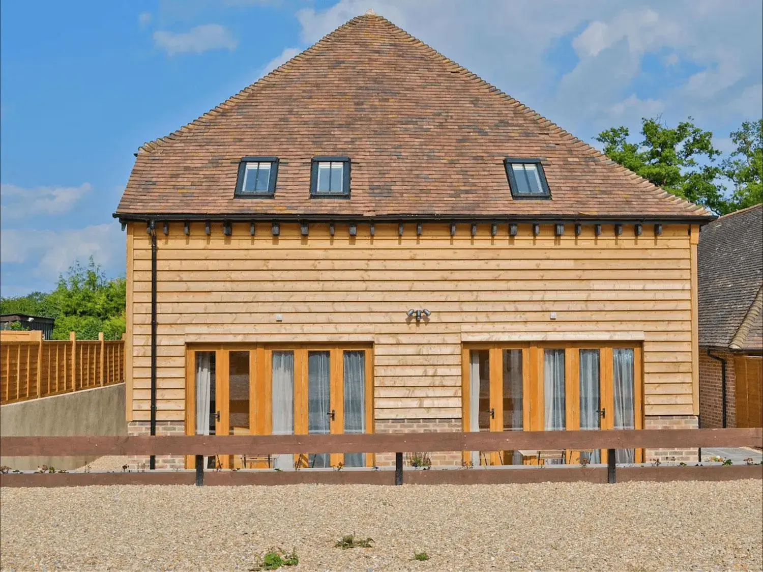 Two-Bedroom Apartment with Terrace in Trading Boundaries Two-Bedroom Apartment with Terrace in Trading Boundaries