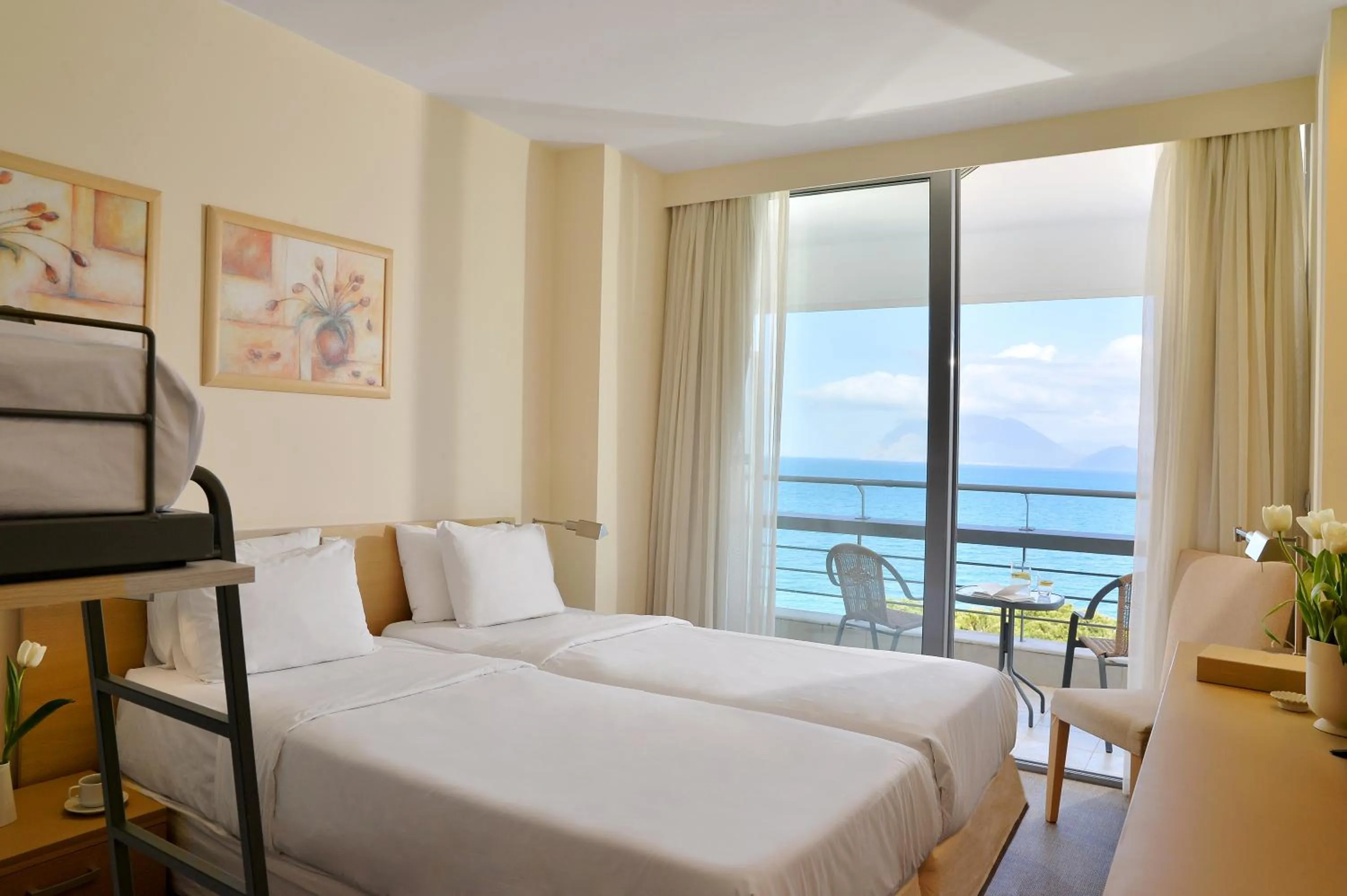 Balcony/Terrace, Bed in Airotel Achaia Beach