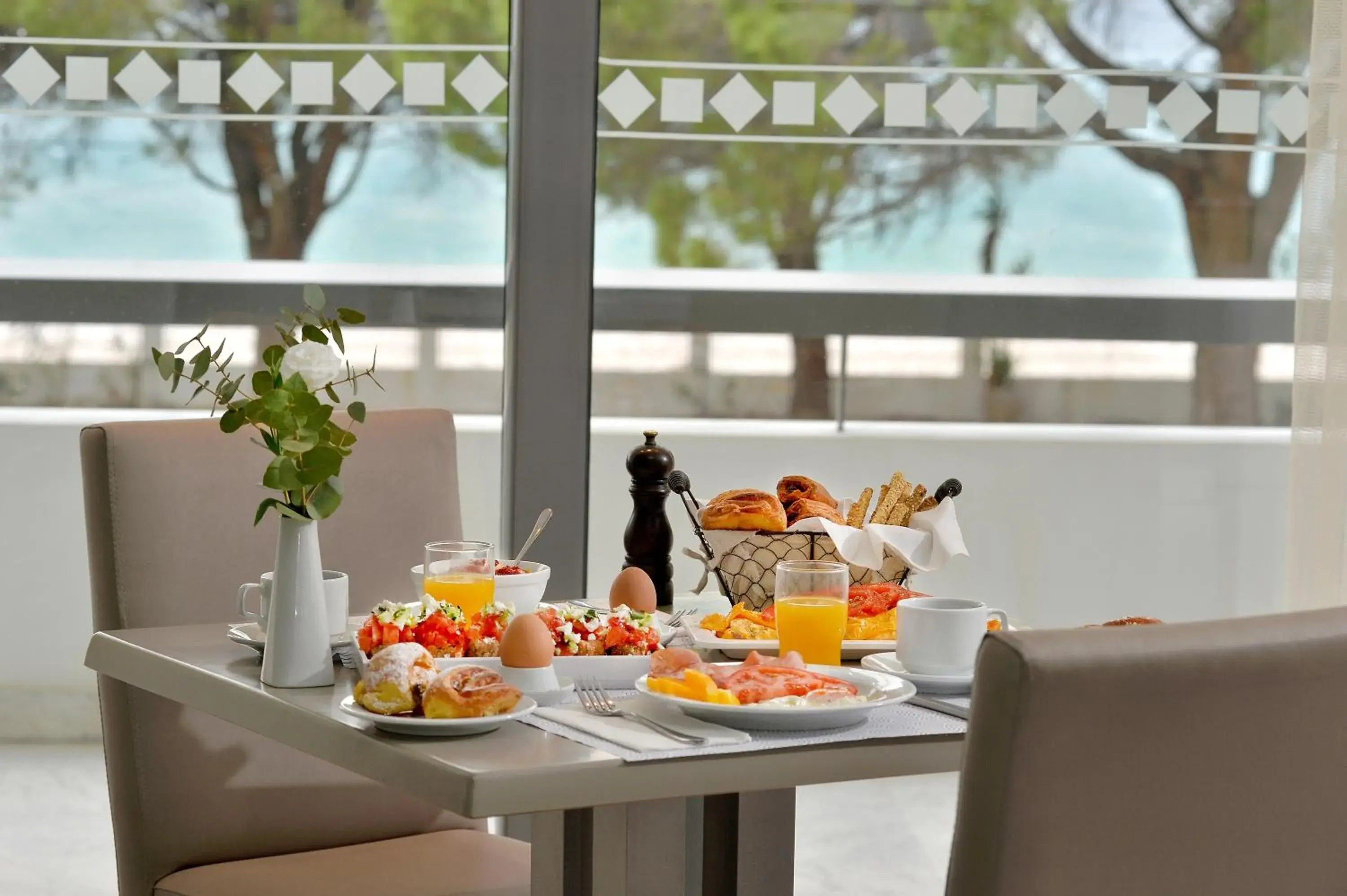 Food and drinks in Airotel Achaia Beach Food and drinks in Airotel Achaia Beach