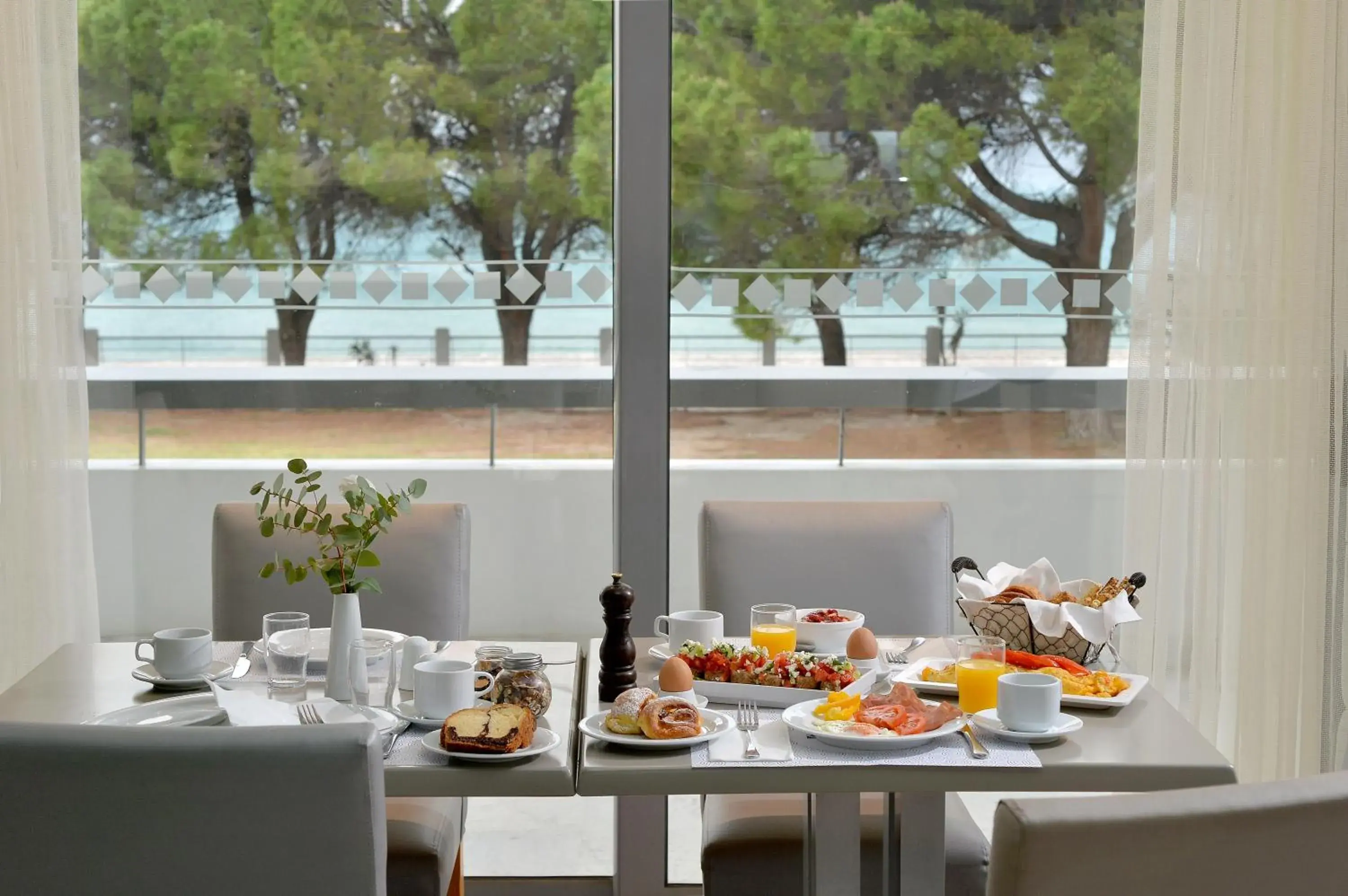Restaurant/places to eat in Airotel Achaia Beach Restaurant/places to eat in Airotel Achaia Beach