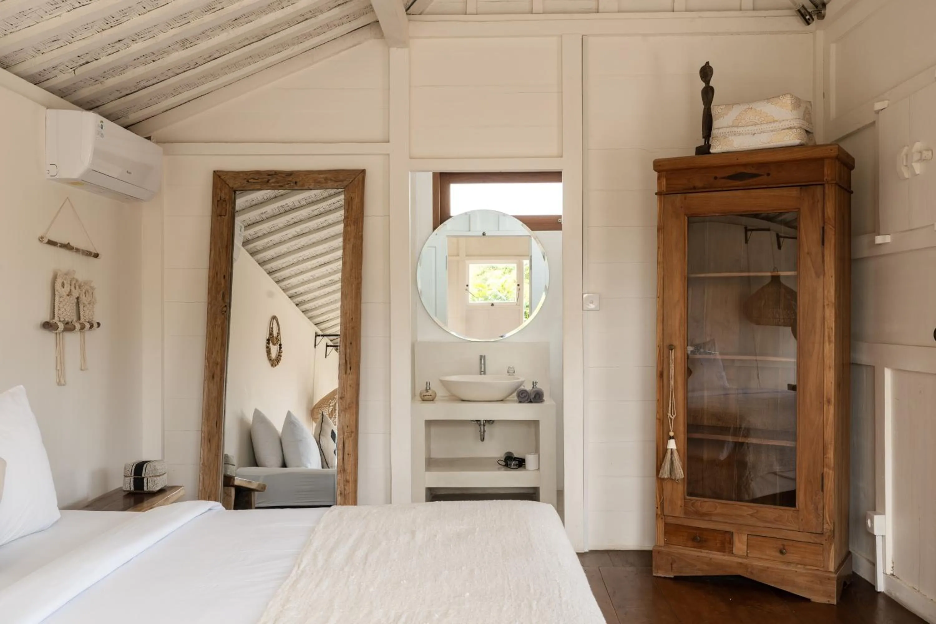 Bed in Villa Folie by Alfred in Bali