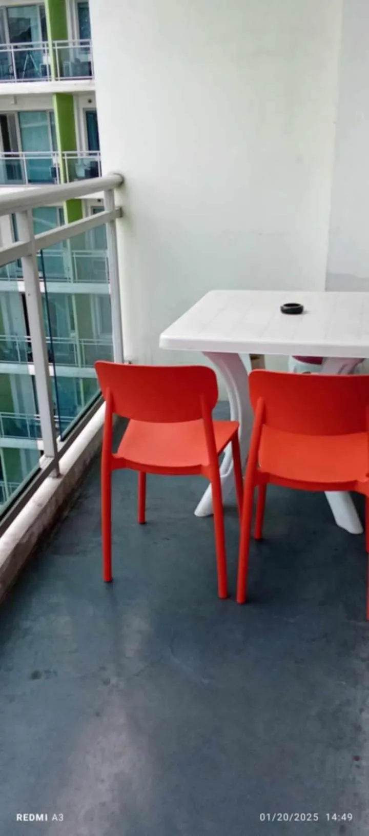 Azure Urban Resort with WIFI and Netflix