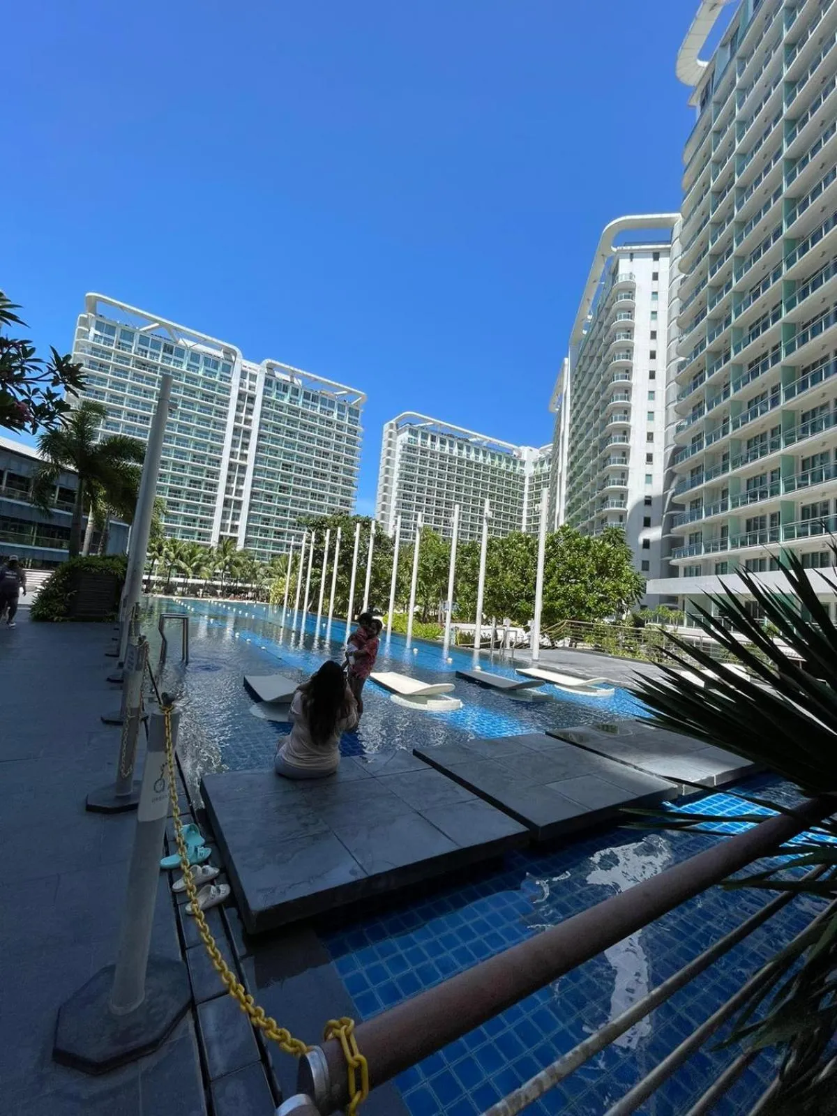 Azure Urban Resort with WIFI and Netflix