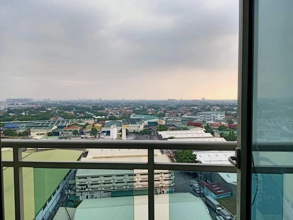 Azure Urban Resort with WIFI and Netflix