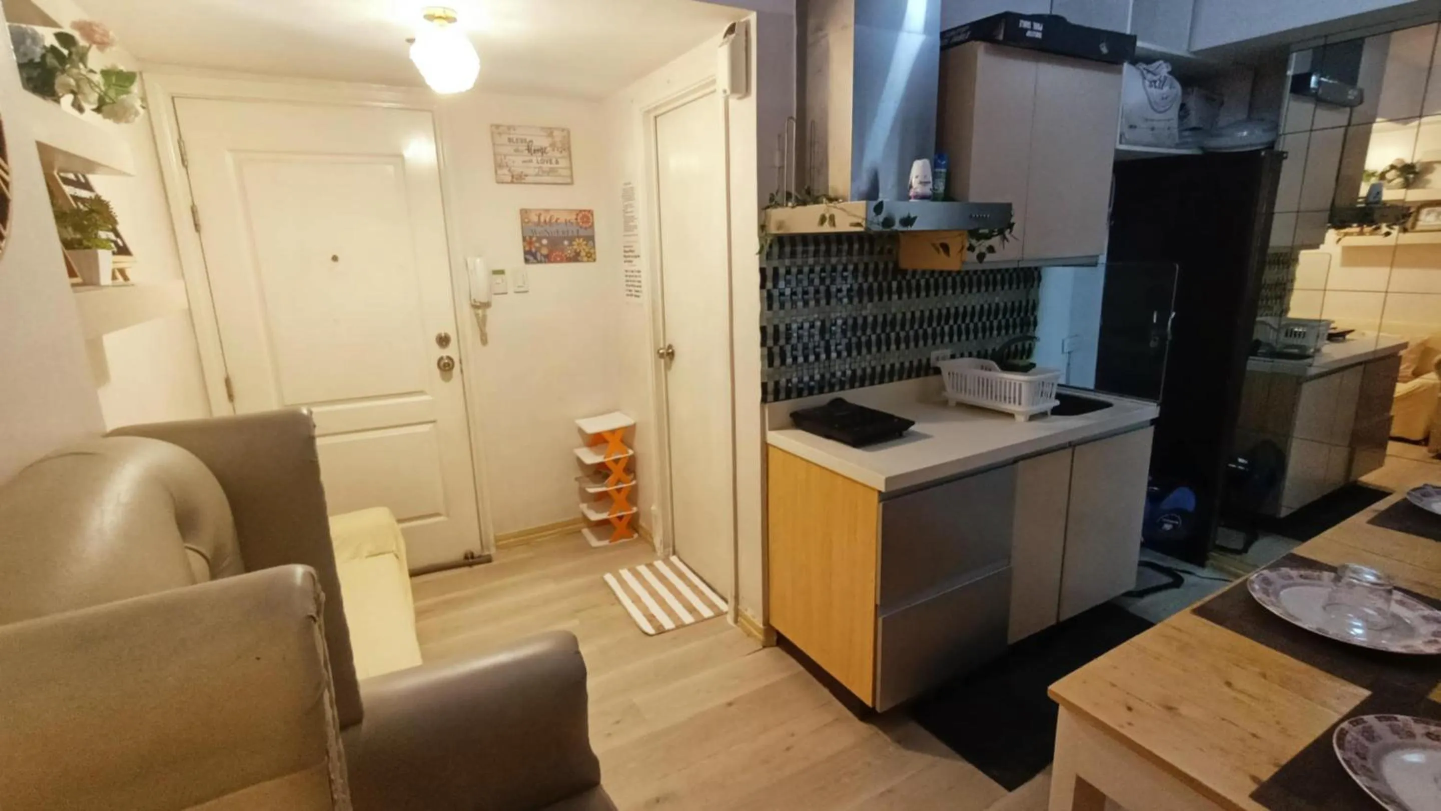 Azure Urban Resort with WIFI and Netflix