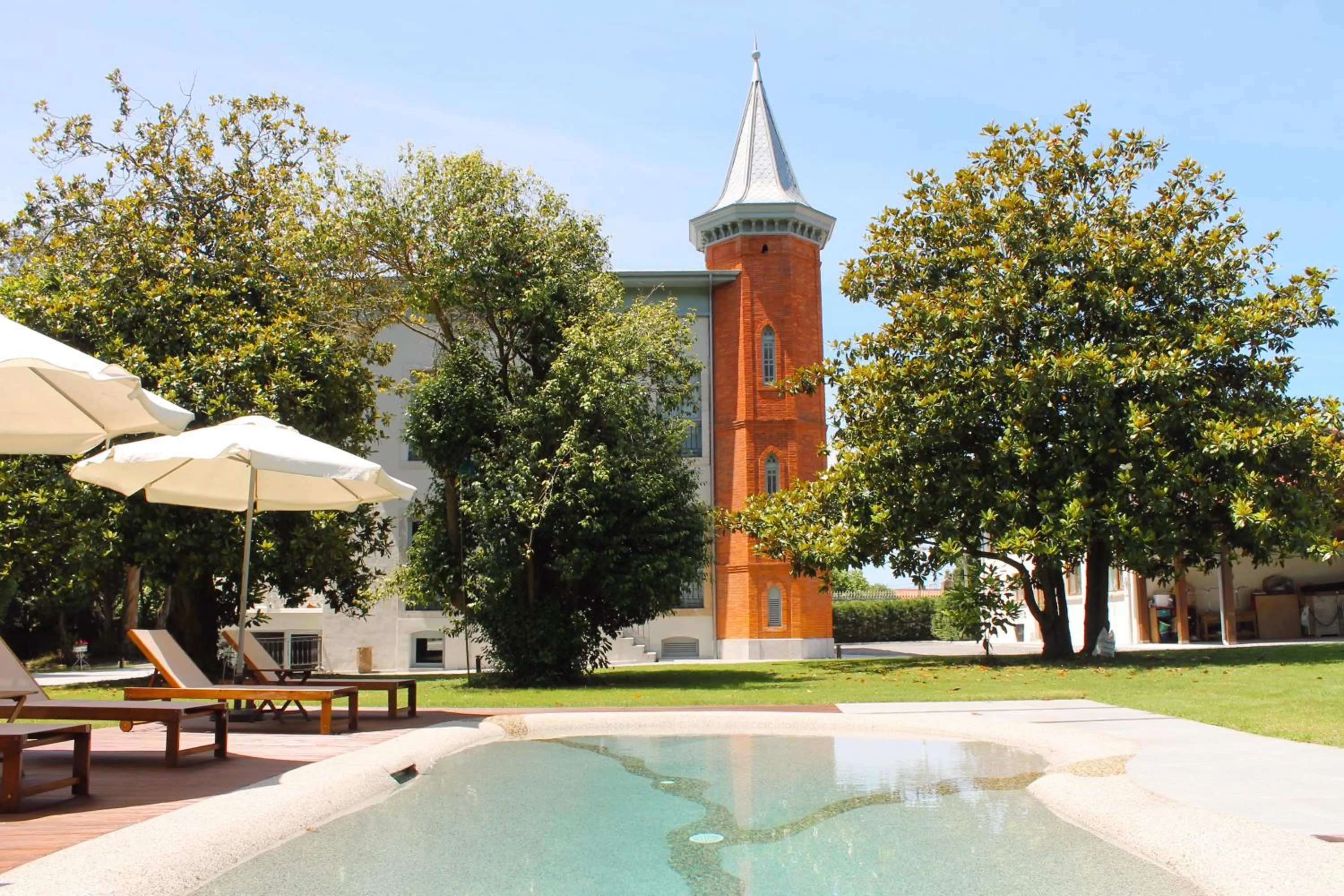 Swimming pool in HOTEL BOUTIQUE VILLA DEL MARQUÉS