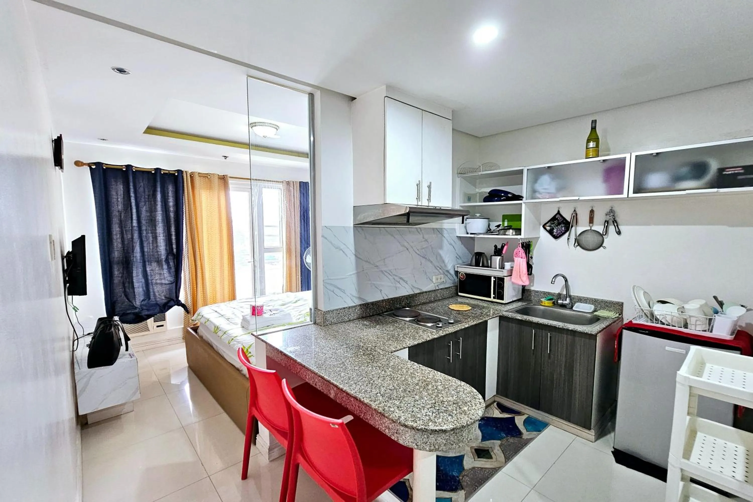 Kitchen or kitchenette in Birchtower by Jeizel Manila City