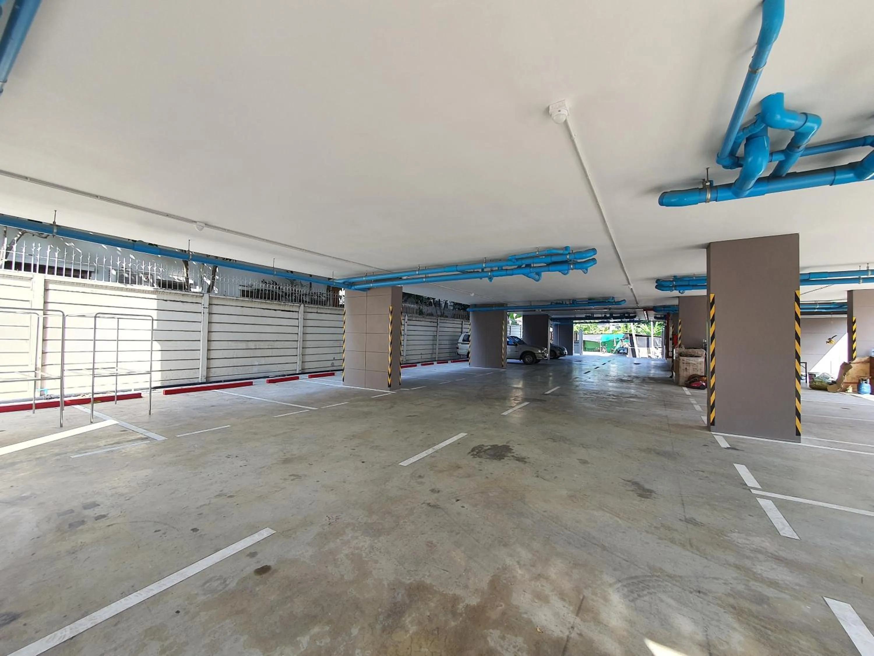 Parking in Siam Rama9 Hotel