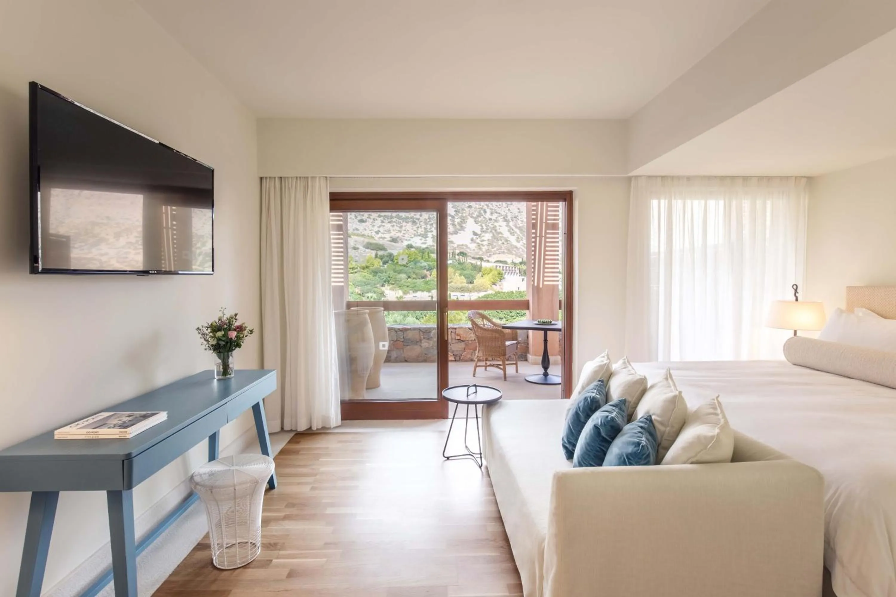 Bedroom, Bed in Phāea Blue - Small Luxury Hotels of the World