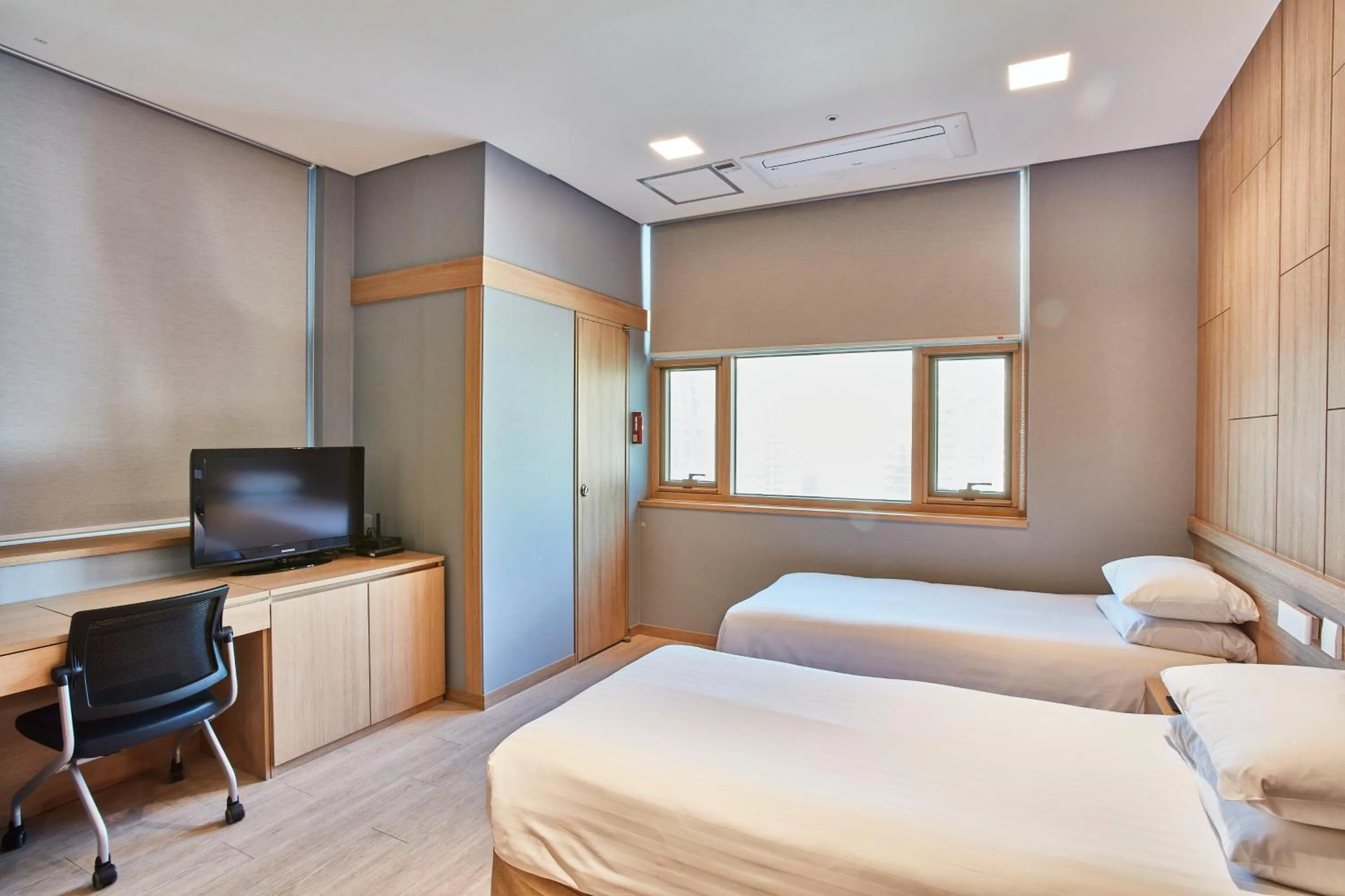 TV/Entertainment Center in Provista Hotel