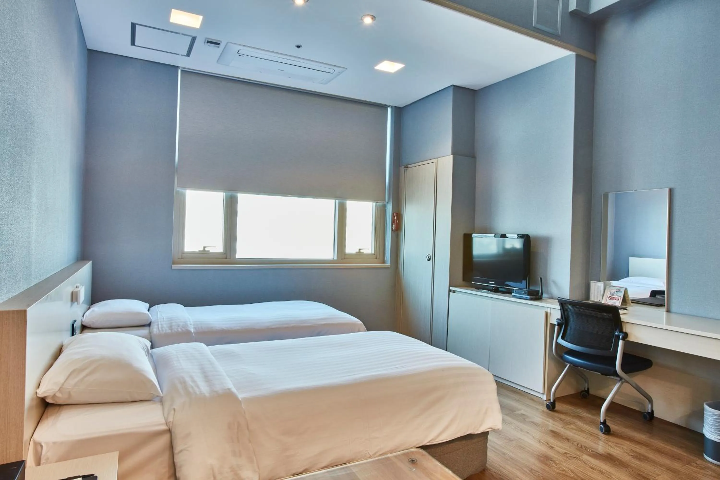 TV/Entertainment Center in Provista Hotel