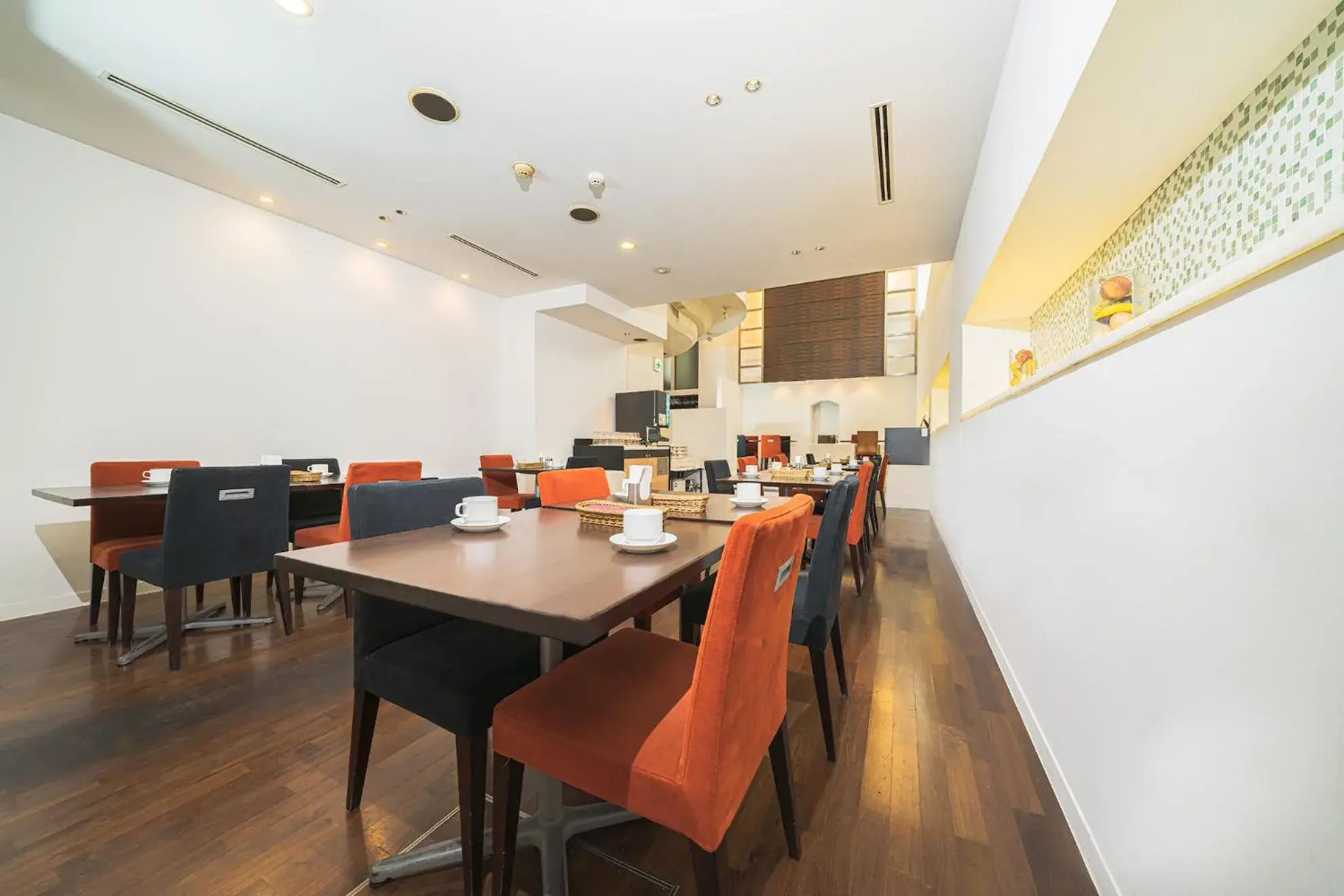 Restaurant/places to eat in Kanda Station Hotel Restaurant/places to eat in Kanda Station Hotel