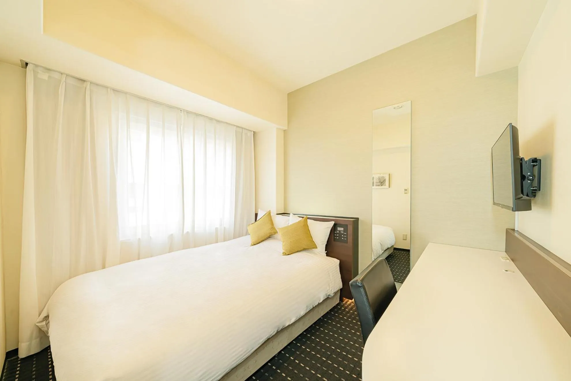 Photo of the whole room, Bed in Kanda Station Hotel