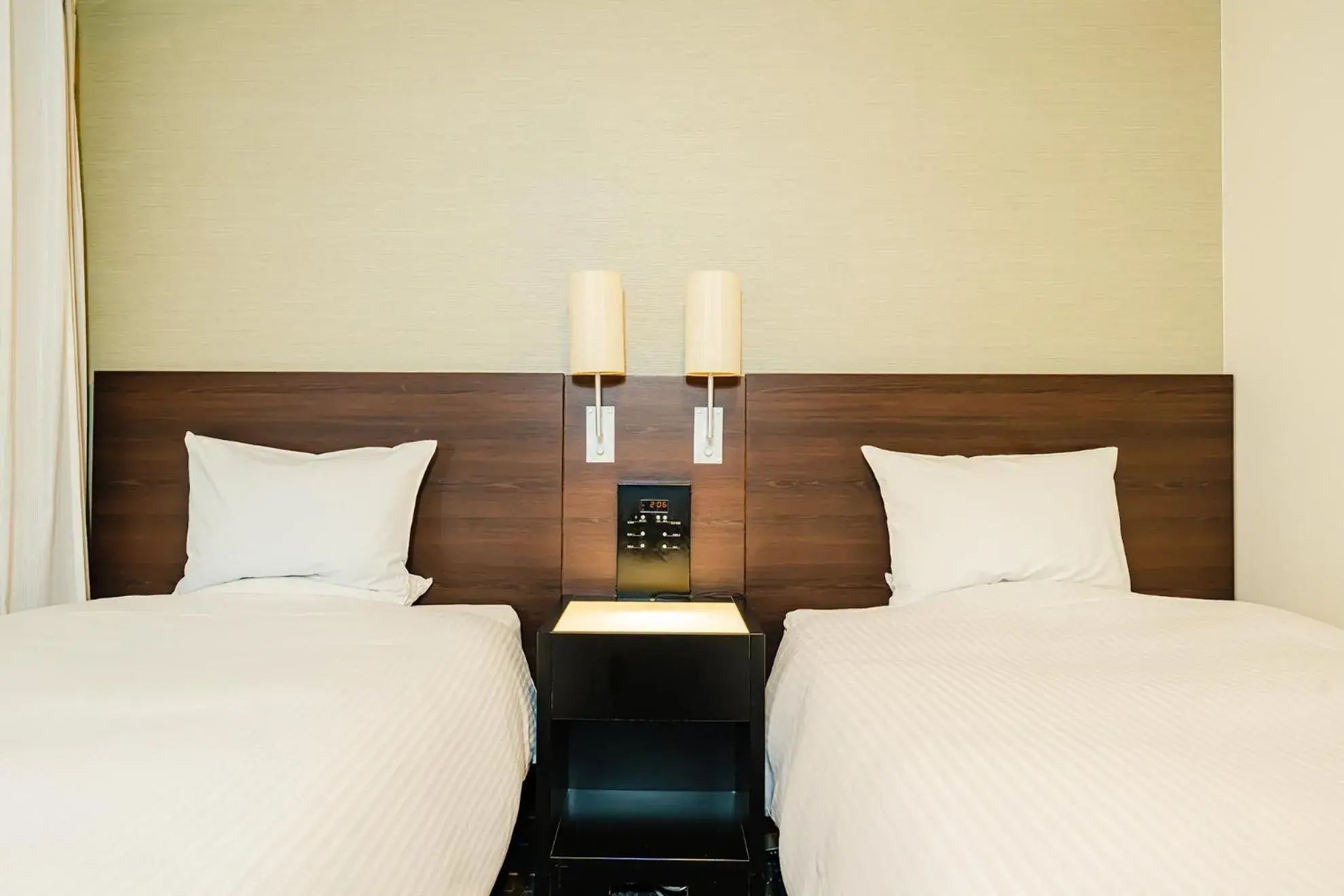 Twin Room - Smoking in Kanda Station Hotel Twin Room - Smoking in Kanda Station Hotel