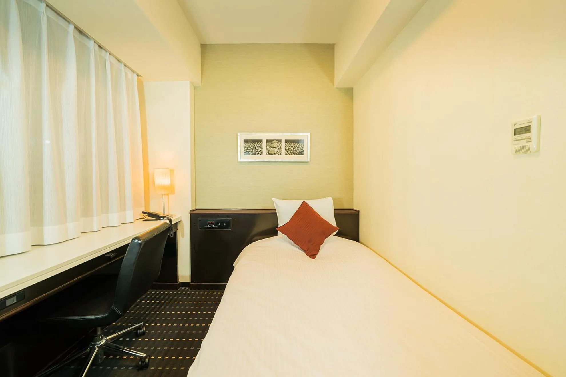 Photo of the whole room, Bed in Kanda Station Hotel