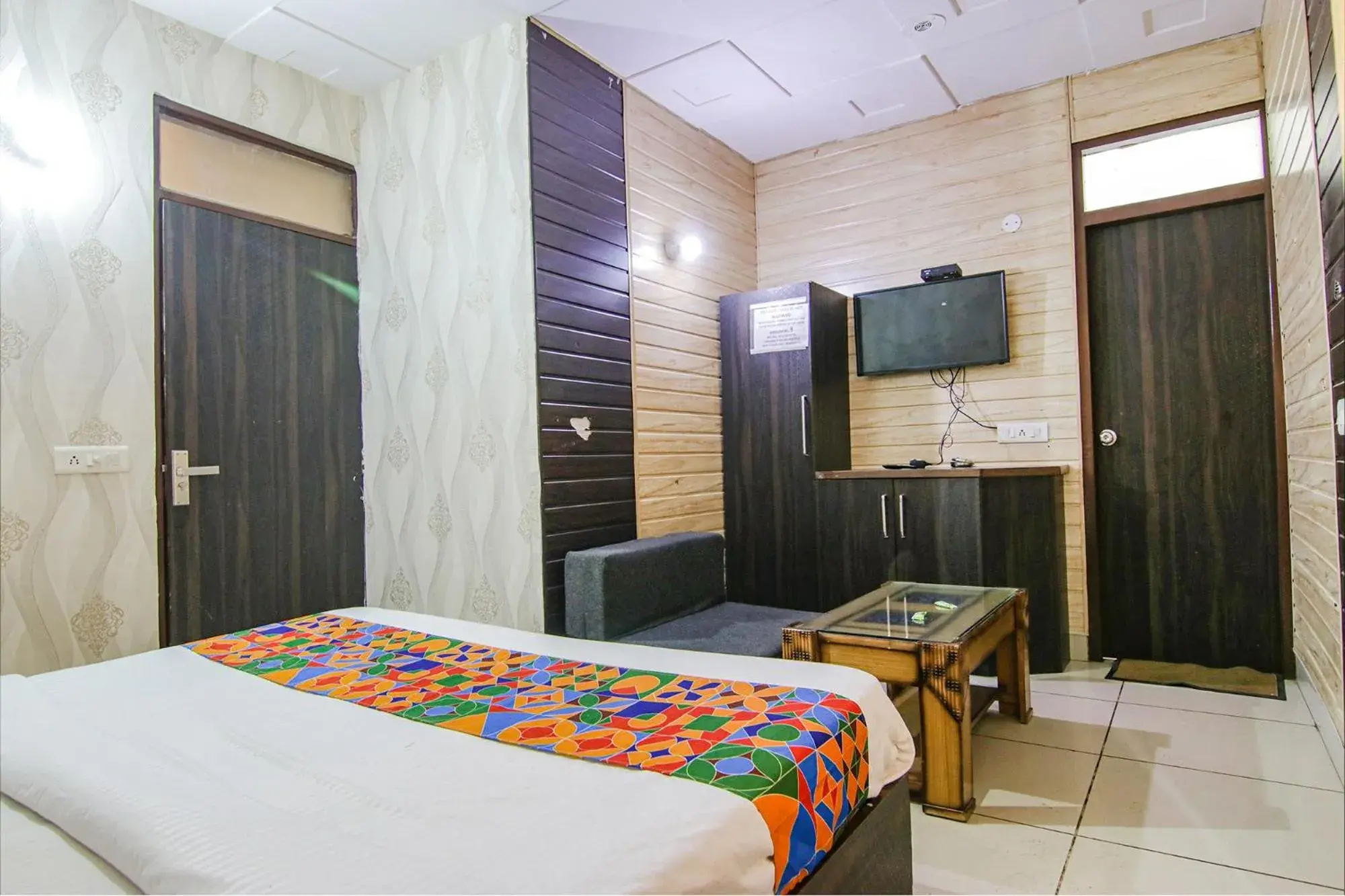 Communal lounge/ TV room, Bed in FabHotel GS Communal lounge/ TV room, Bed in FabHotel GS