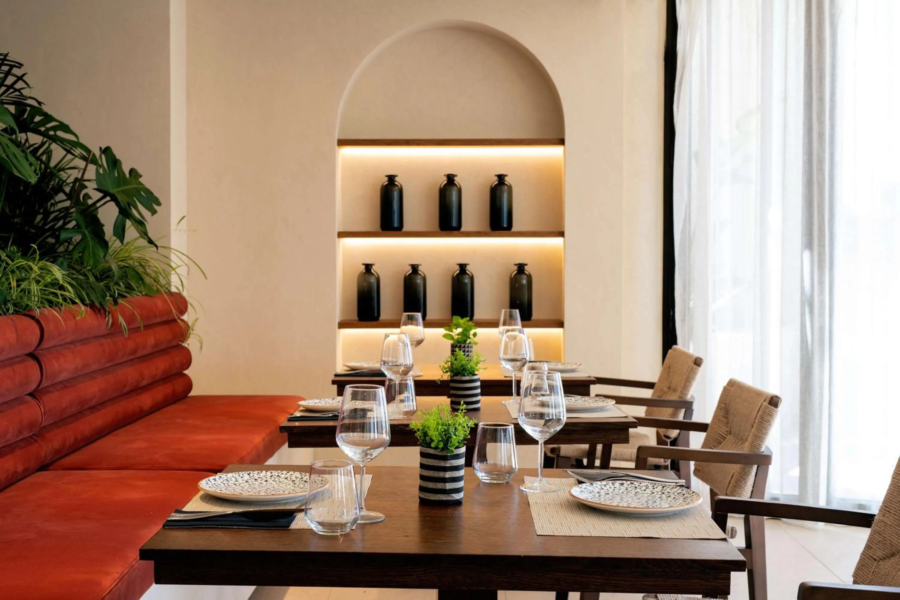 Restaurant/places to eat in Isla Brown Chania Resort, Curio Collection by Hilton