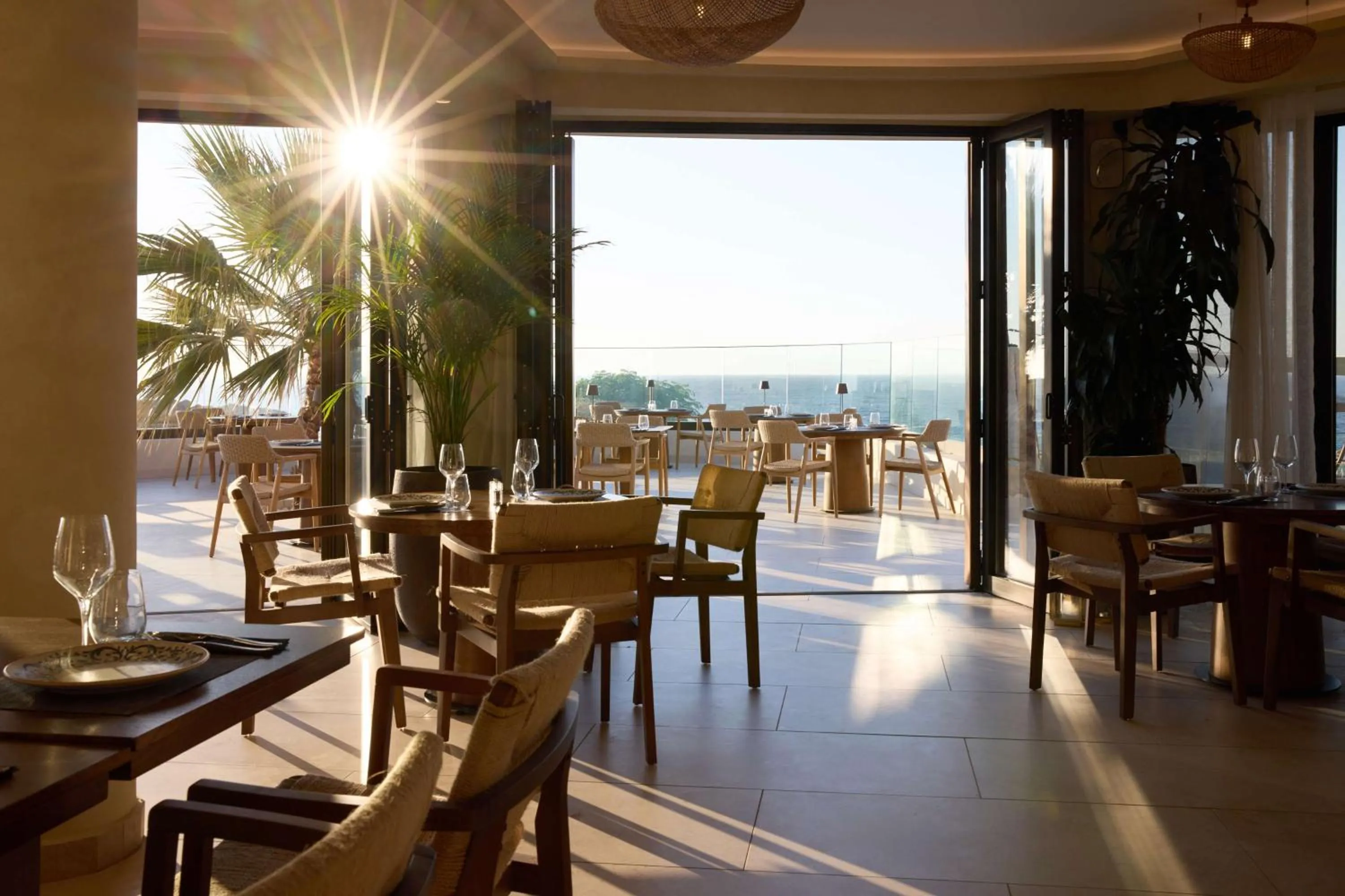 Restaurant/places to eat in Isla Brown Chania Resort, Curio Collection by Hilton
