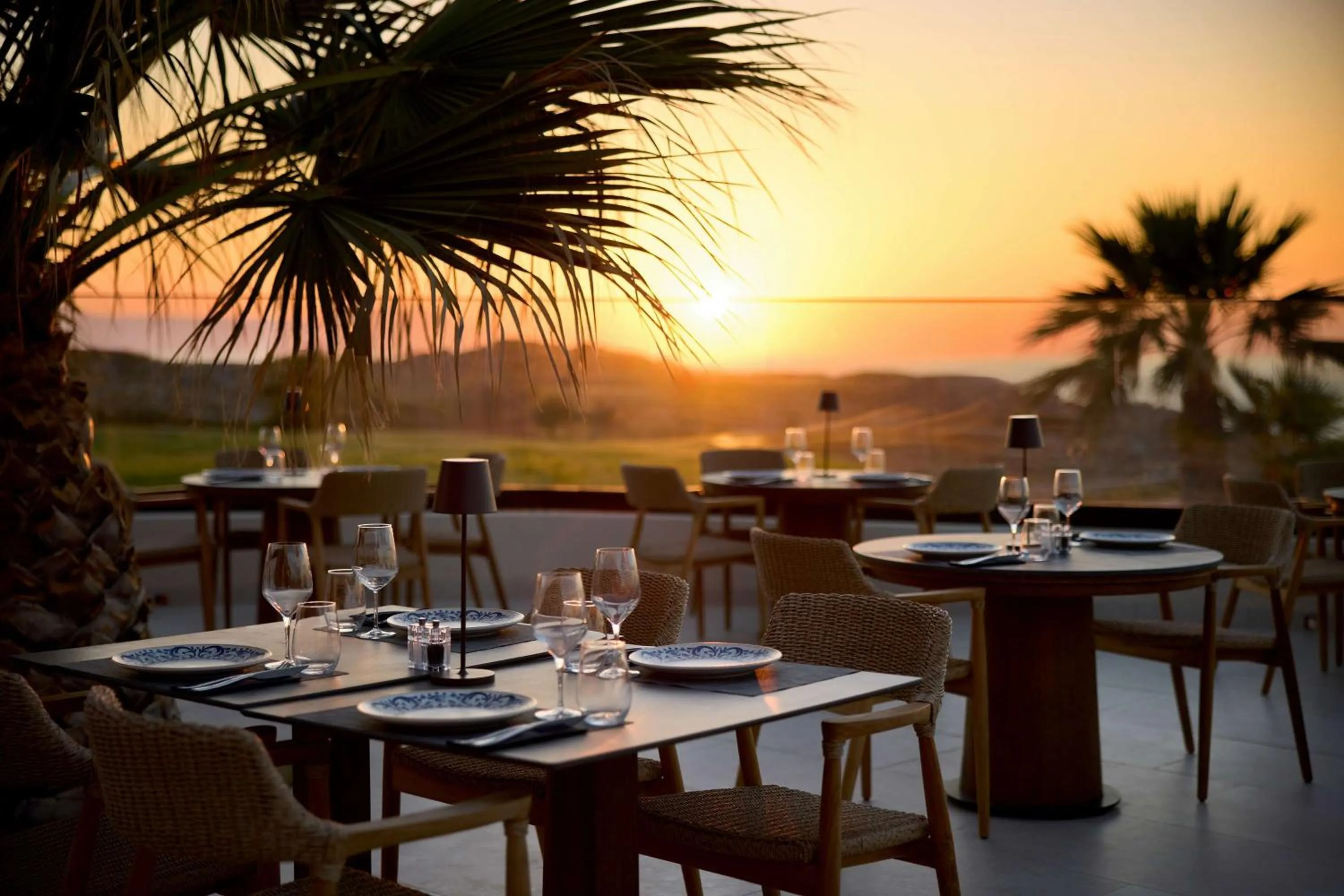 Restaurant/places to eat in Isla Brown Chania Resort, Curio Collection by Hilton