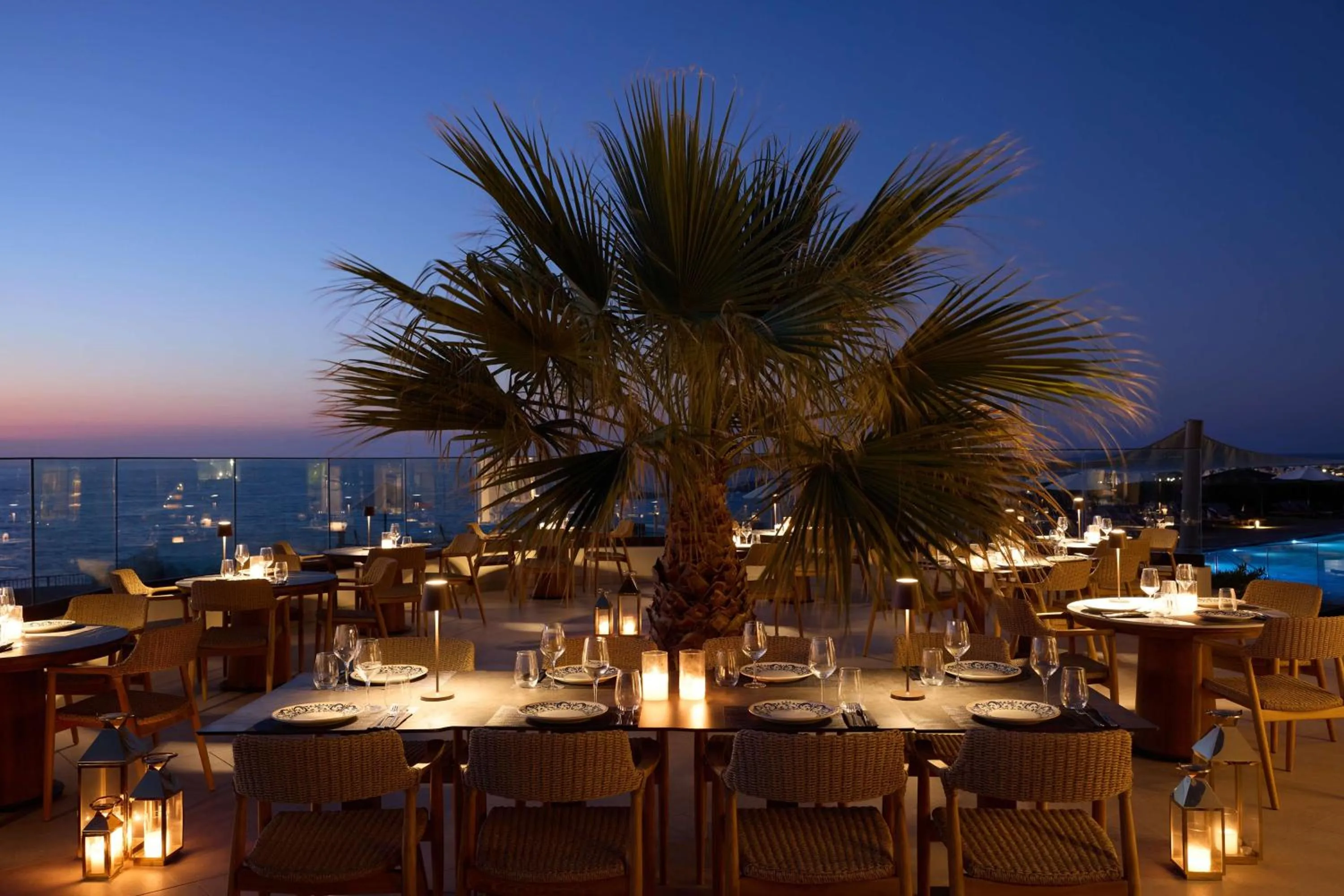 Restaurant/places to eat in Isla Brown Chania Resort, Curio Collection by Hilton
