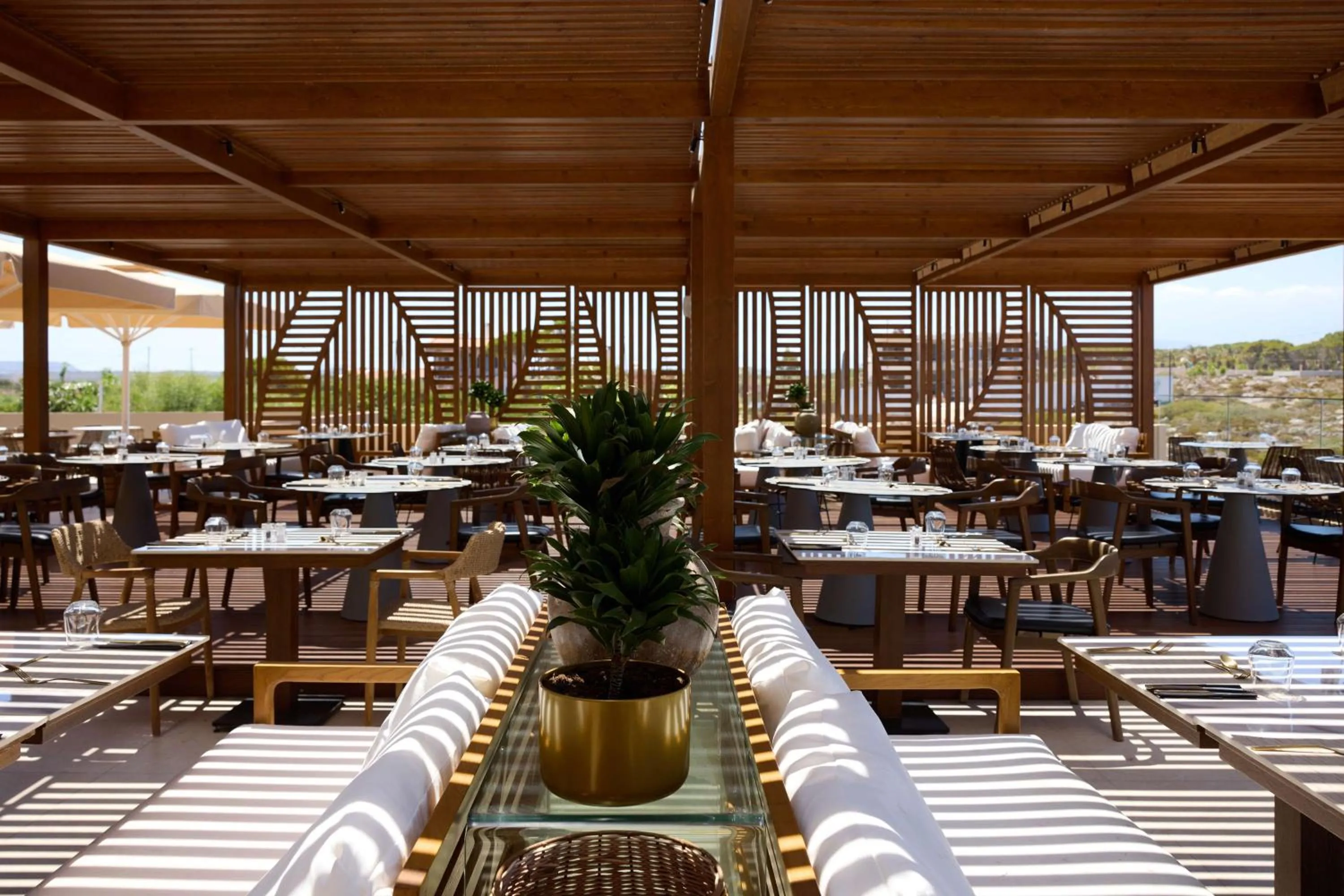 Restaurant/places to eat in Isla Brown Chania Resort, Curio Collection by Hilton