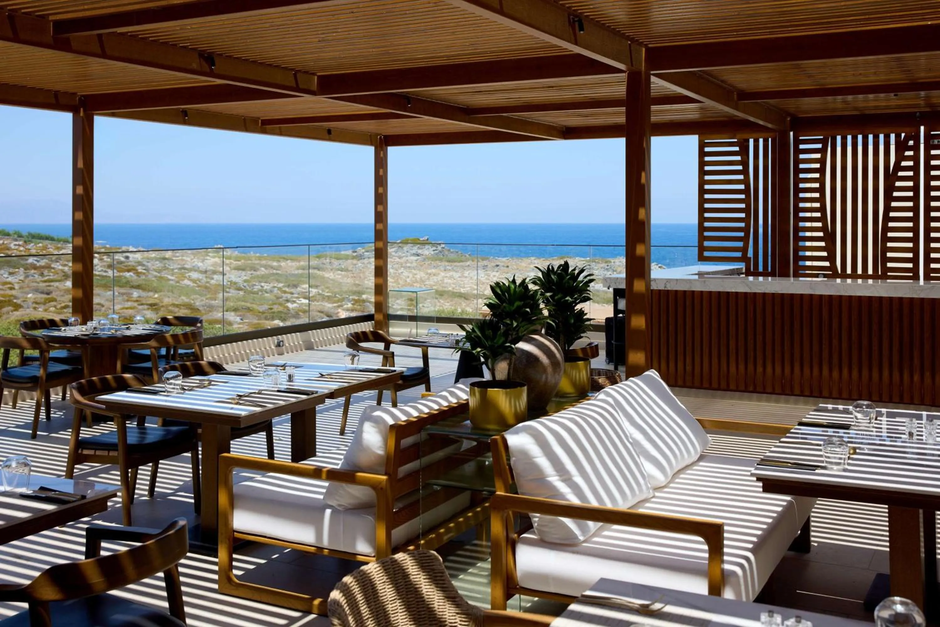 Restaurant/places to eat in Isla Brown Chania Resort, Curio Collection by Hilton