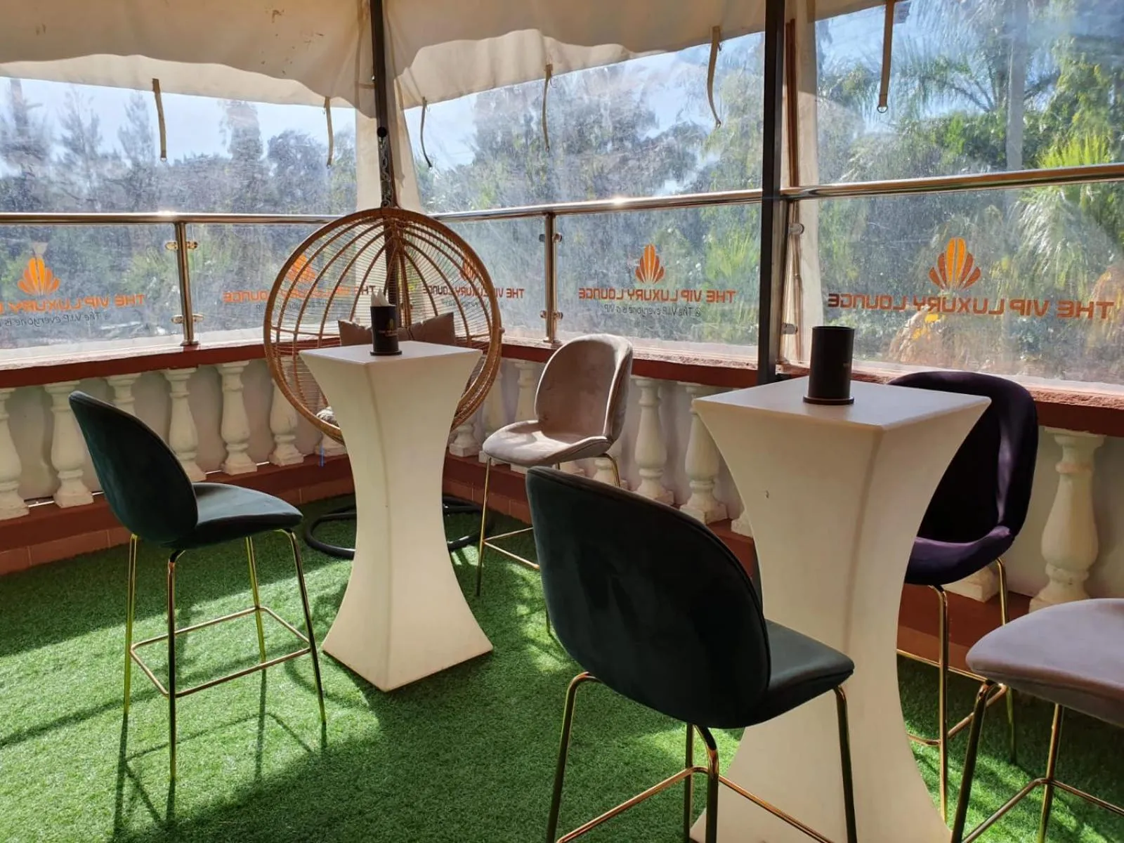 Restaurant/places to eat in The VIP Luxury Lounge Hotel