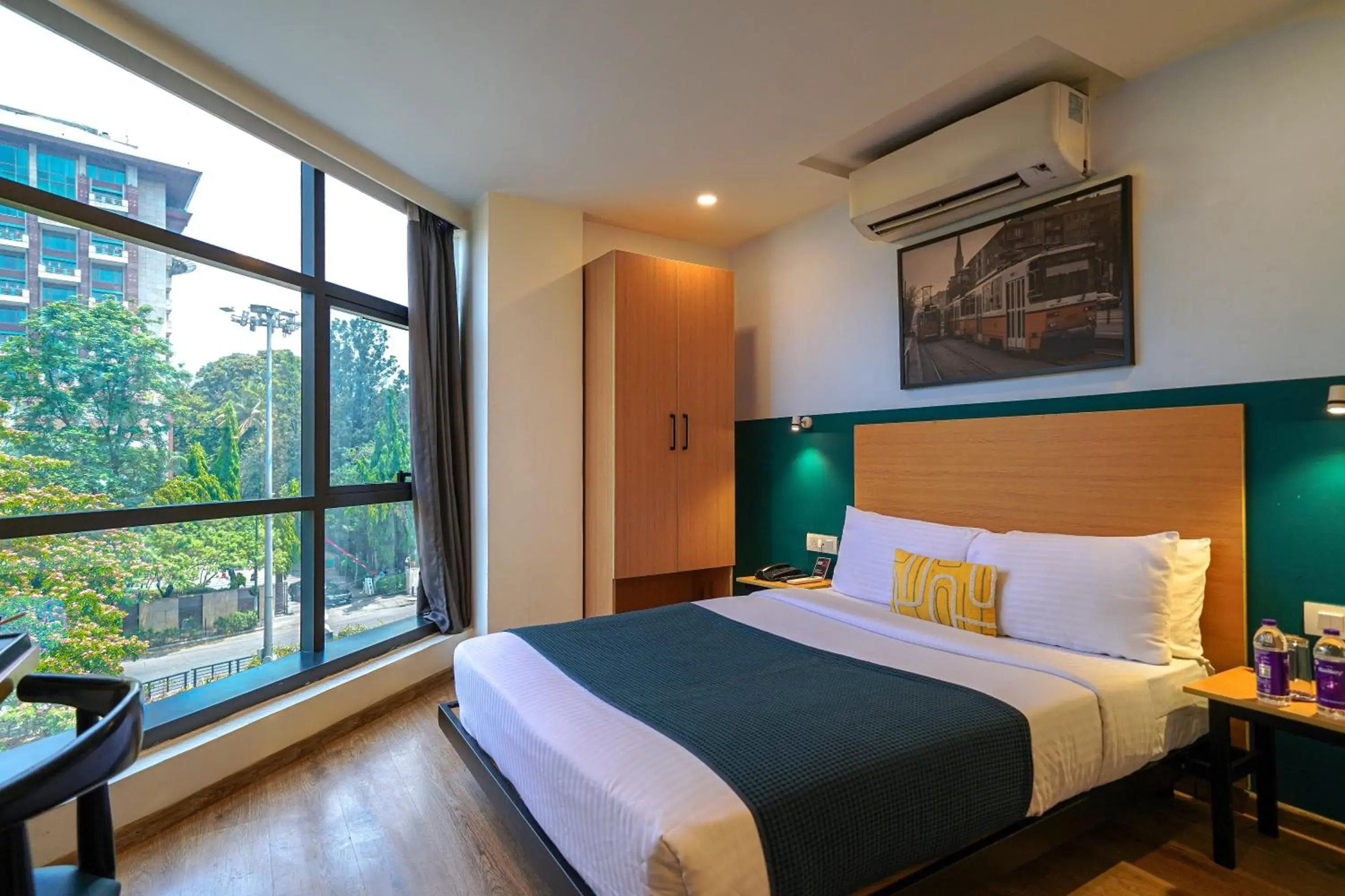 Budget Double Room in Olive Zip Richmond Circle by Embassy Group Budget Double Room in Olive Zip Richmond Circle by Embassy Group