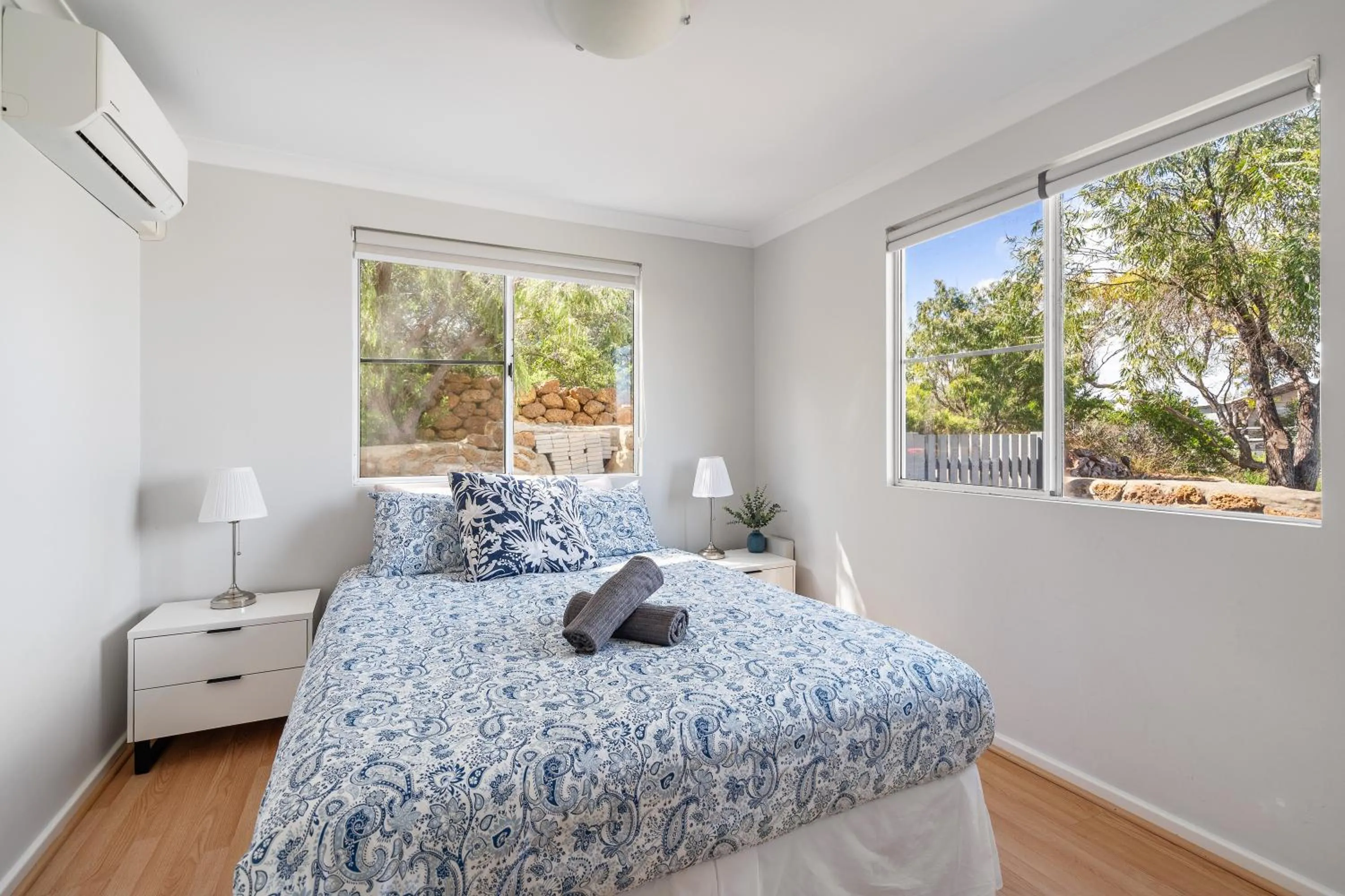 Bed in Seaview Residence by "Peppy Beach Retreats" - Two Houses in One with Soaring Ceilings