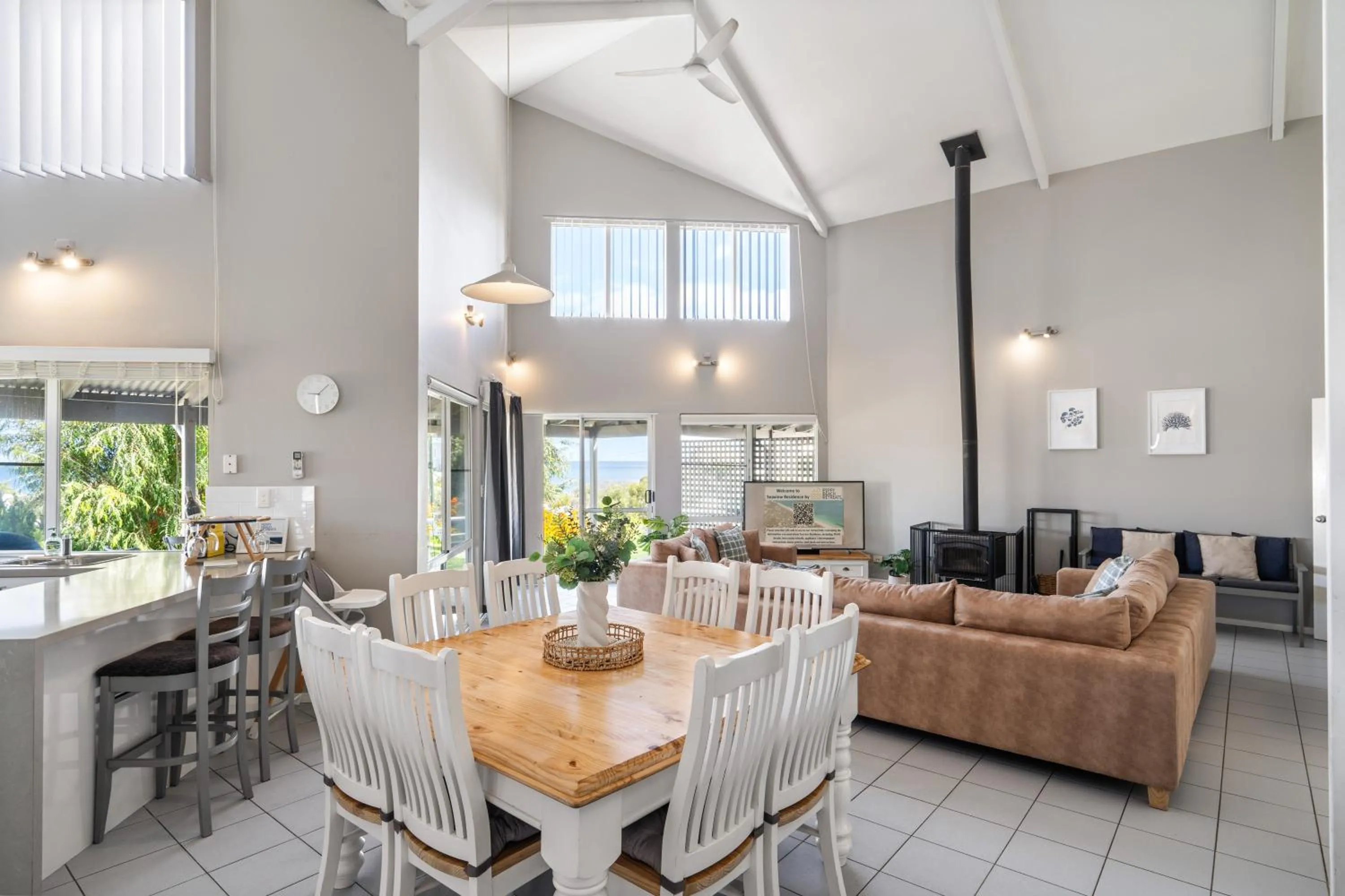 Seaview Residence by "Peppy Beach Retreats" - Two Houses in One with Soaring Ceilings