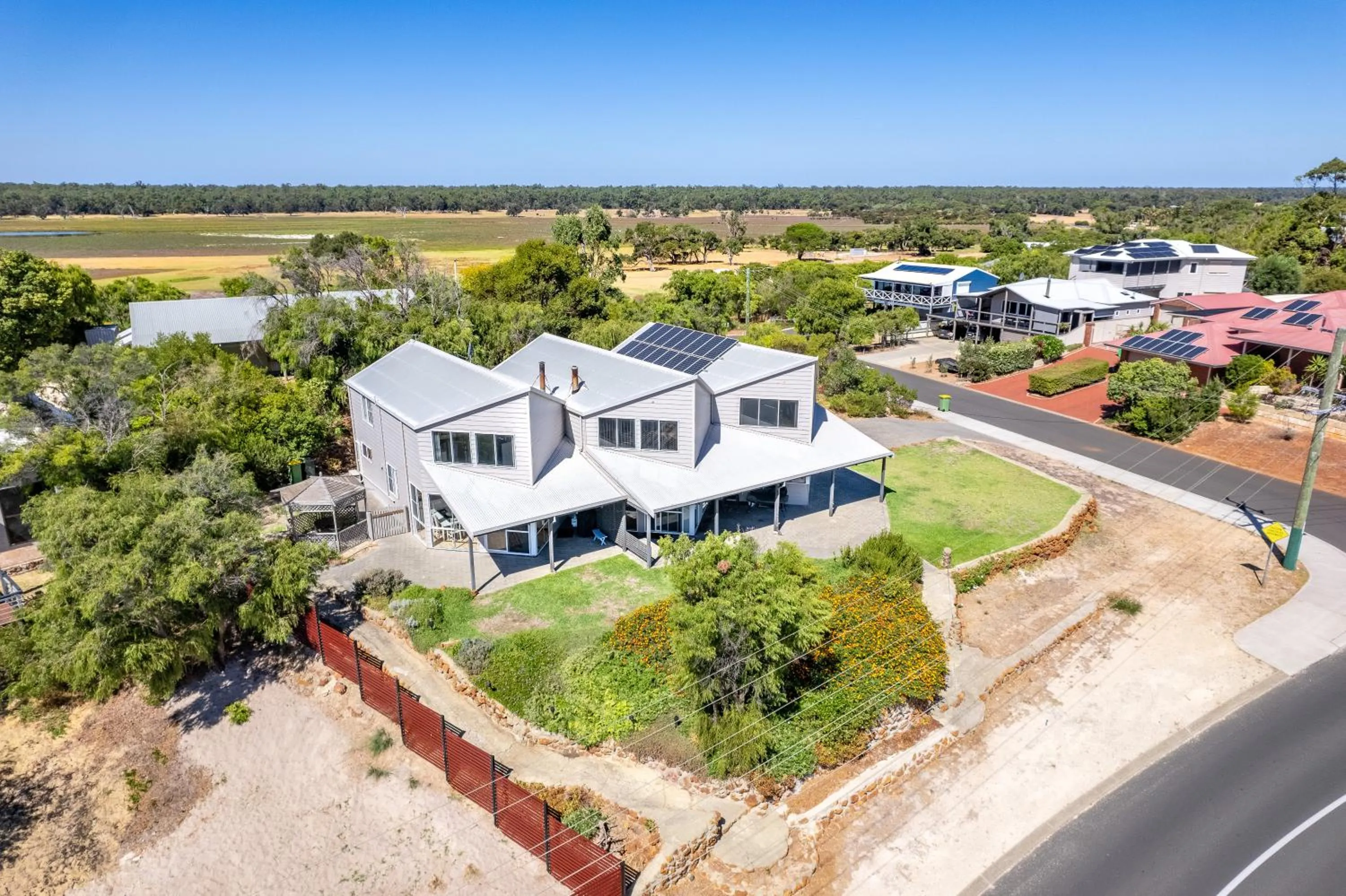 Property building in Seaview Residence by "Peppy Beach Retreats" - Two Houses in One with Soaring Ceilings