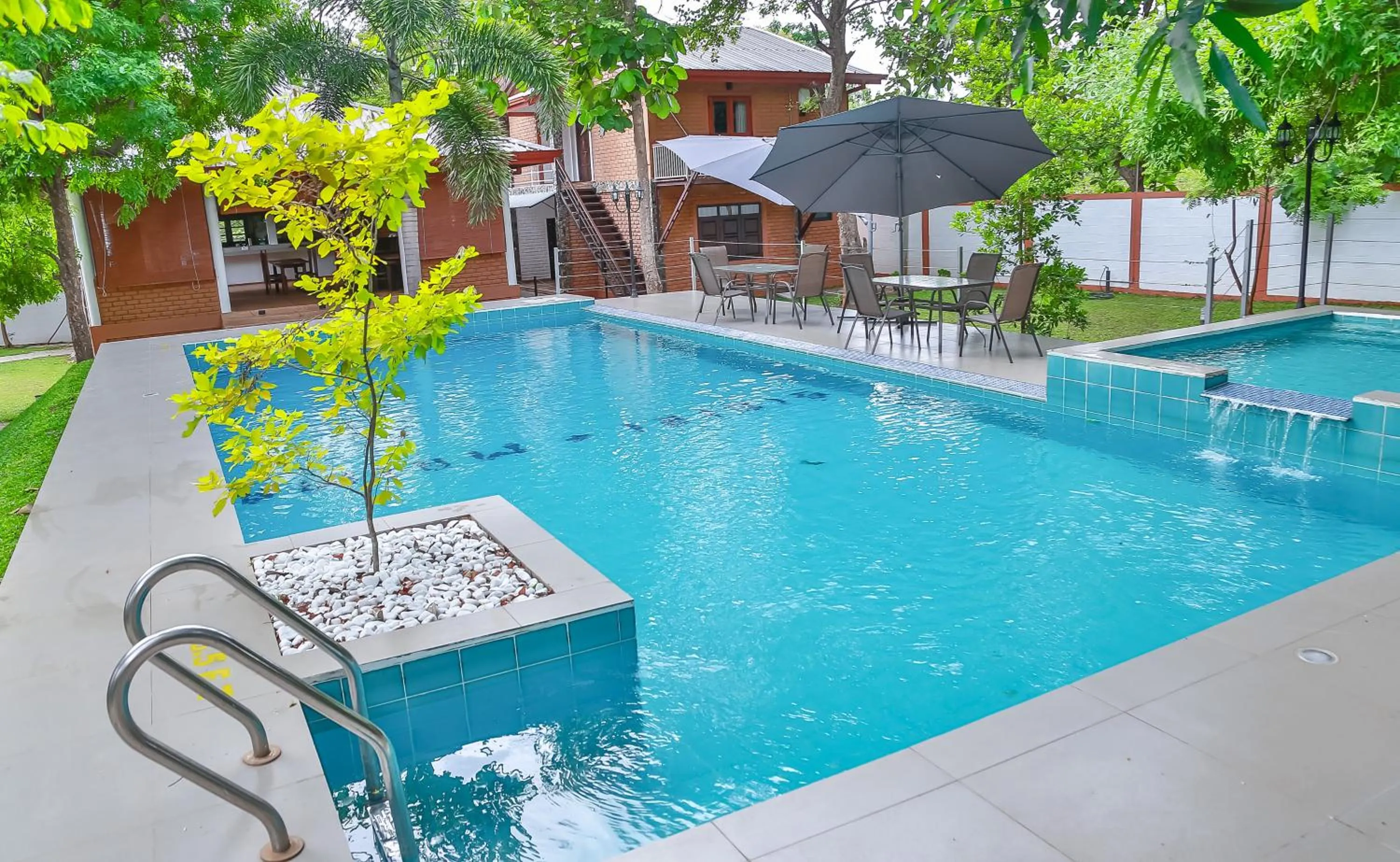 Swimming pool in Tepraas Sigiriya