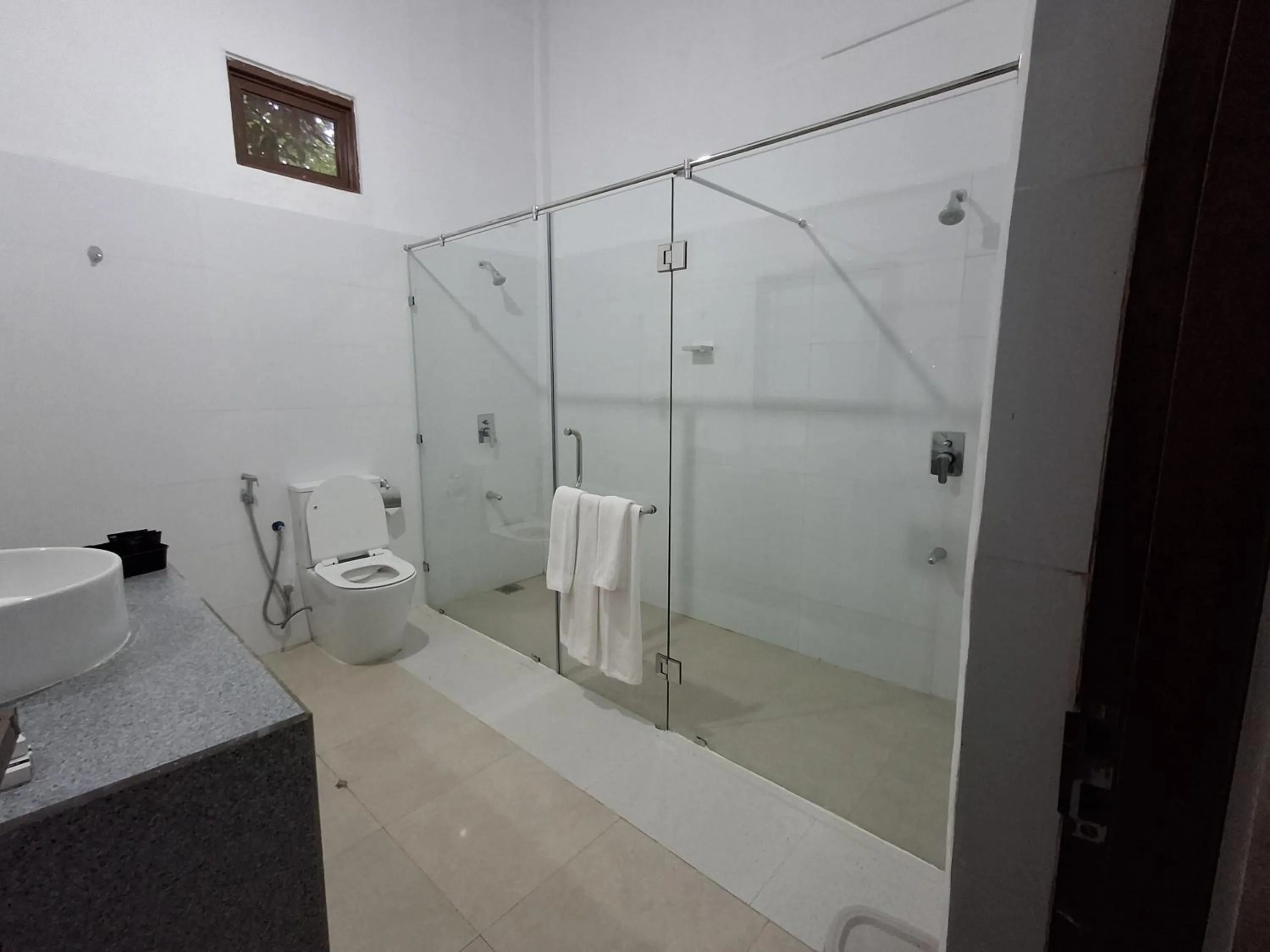 Shower in Tepraas Sigiriya