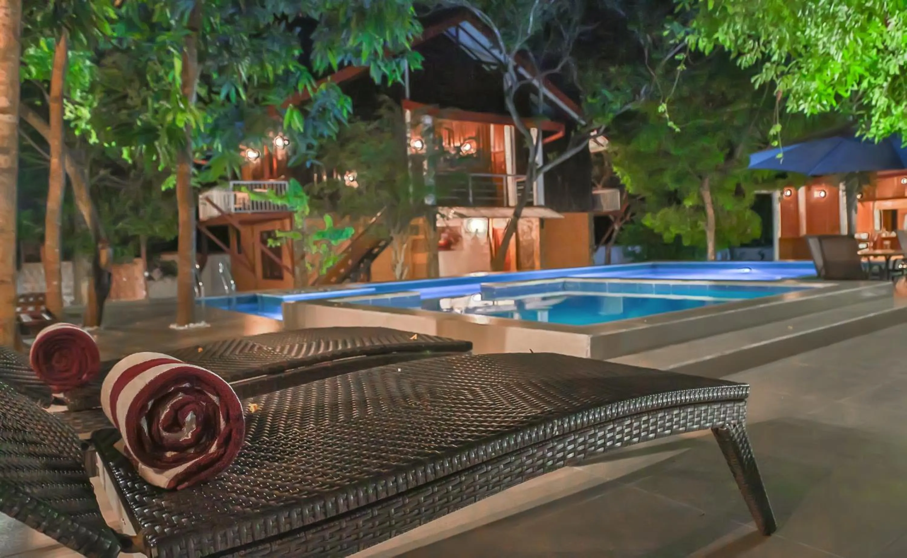 Swimming pool in Tepraas Sigiriya