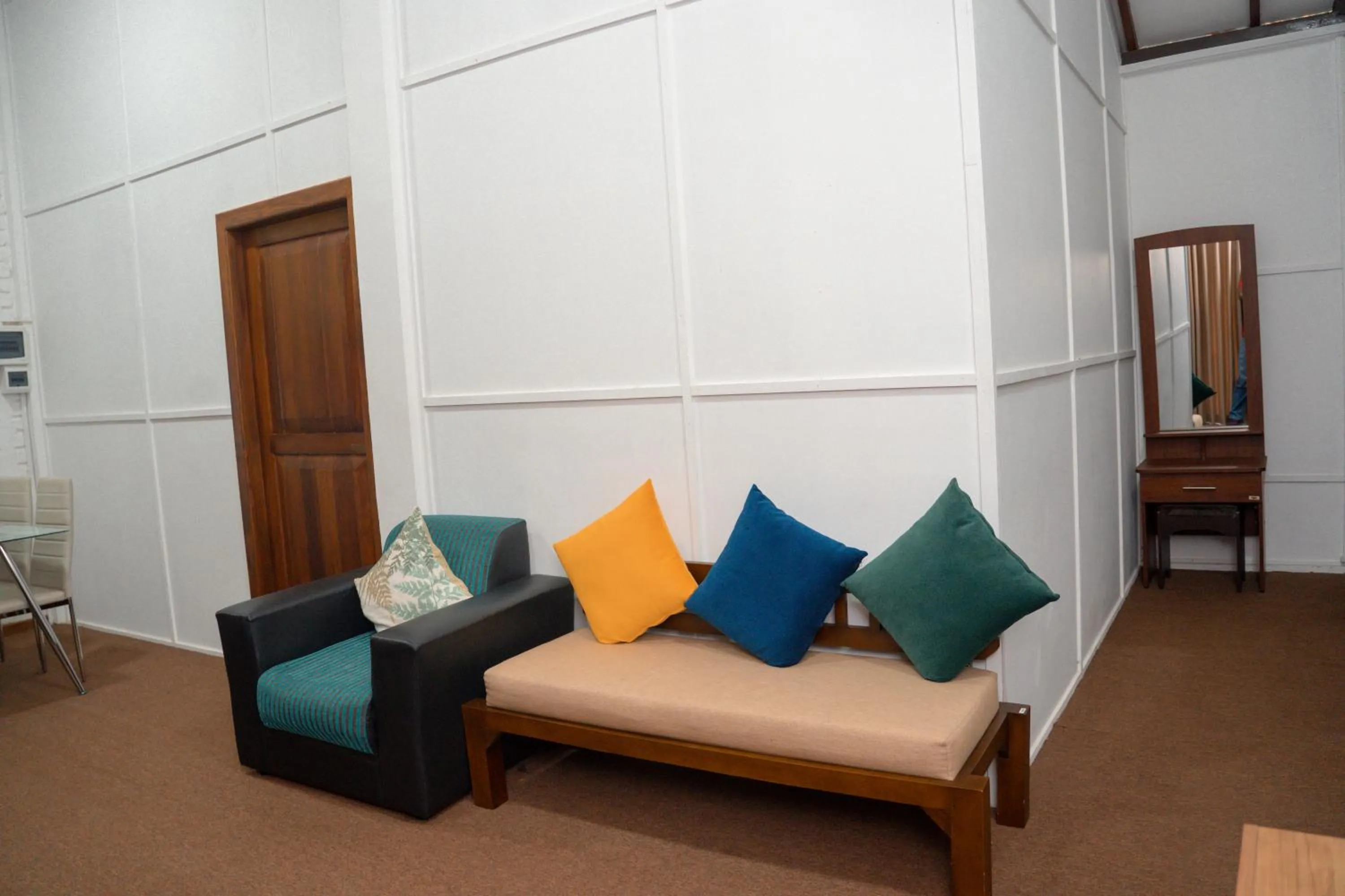 Family in Tepraas Sigiriya