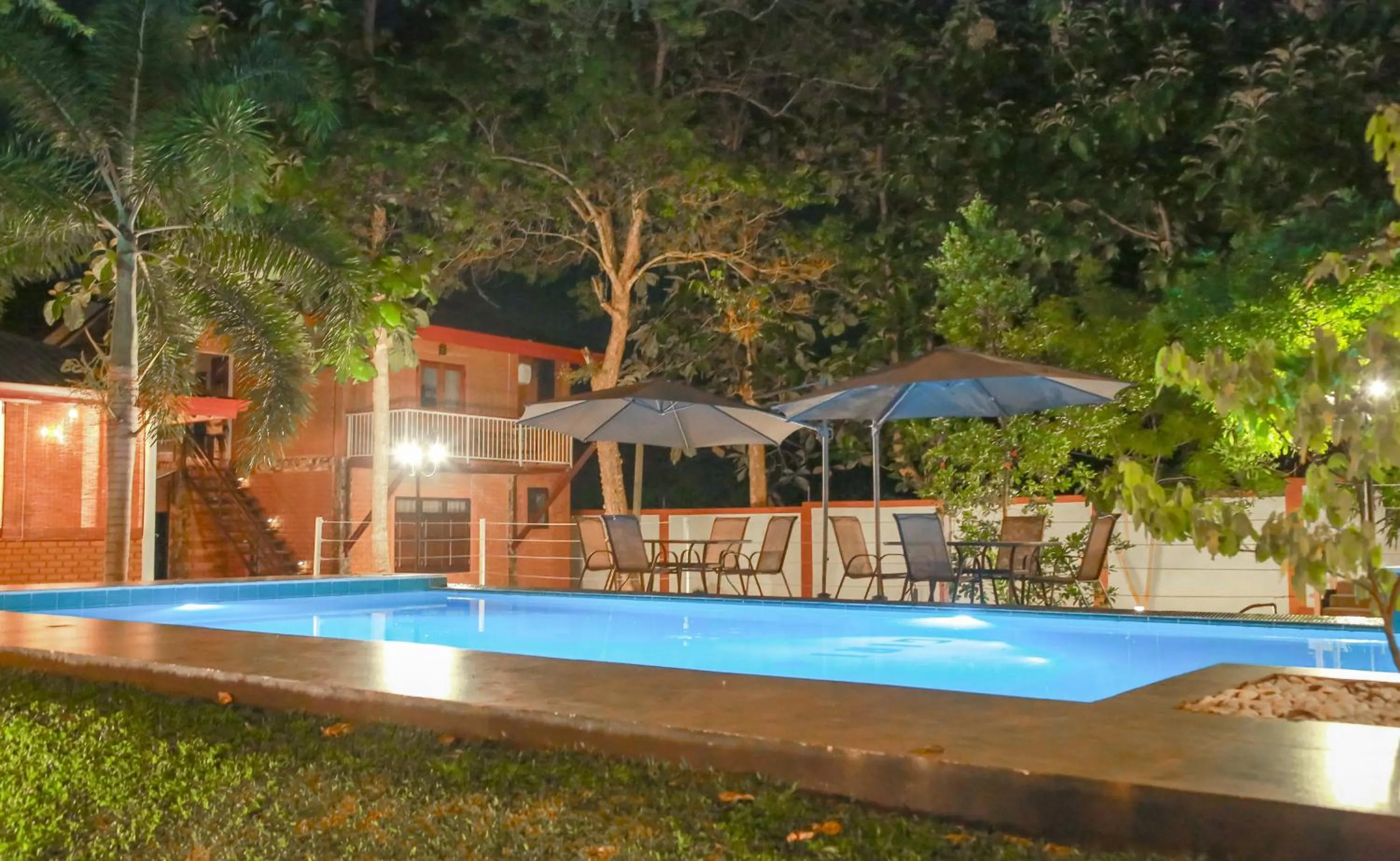 Swimming pool in Tepraas Sigiriya
