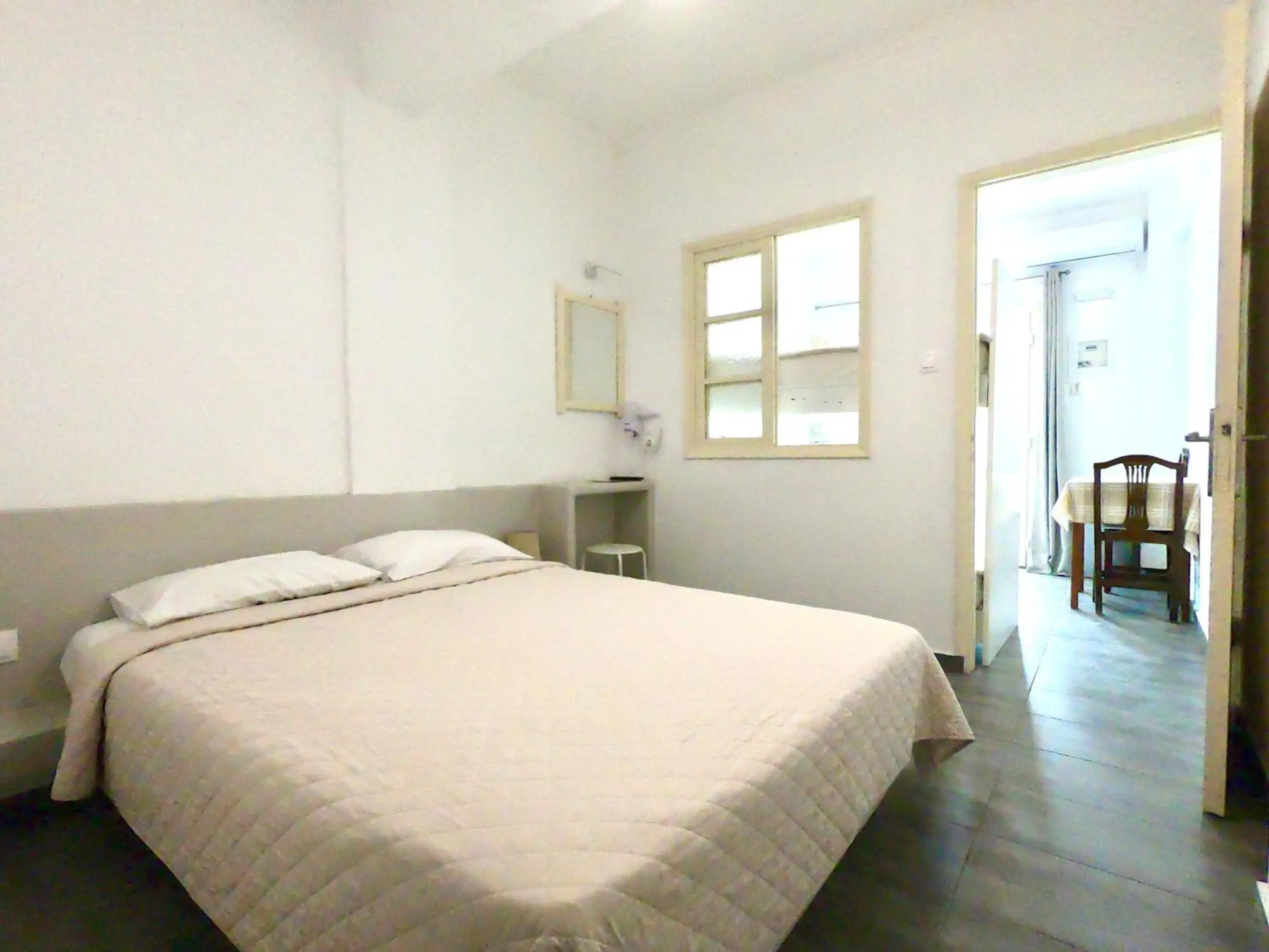 Standard Quadruple Room in Anny Studios & Rooms Perissa Beach Standard Quadruple Room in Anny Studios & Rooms Perissa Beach