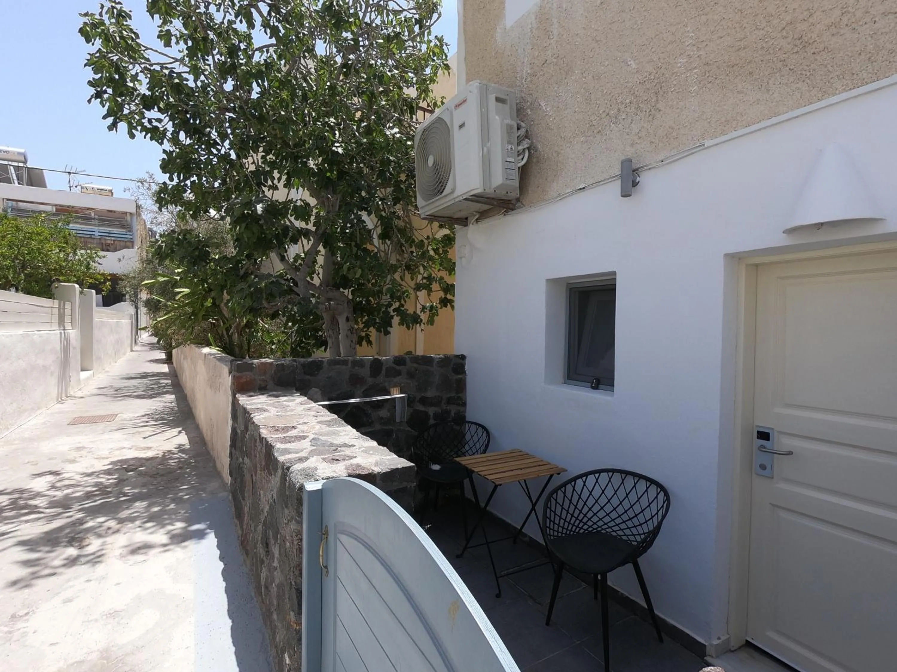 Balcony/Terrace in Anny Studios & Rooms Perissa Beach