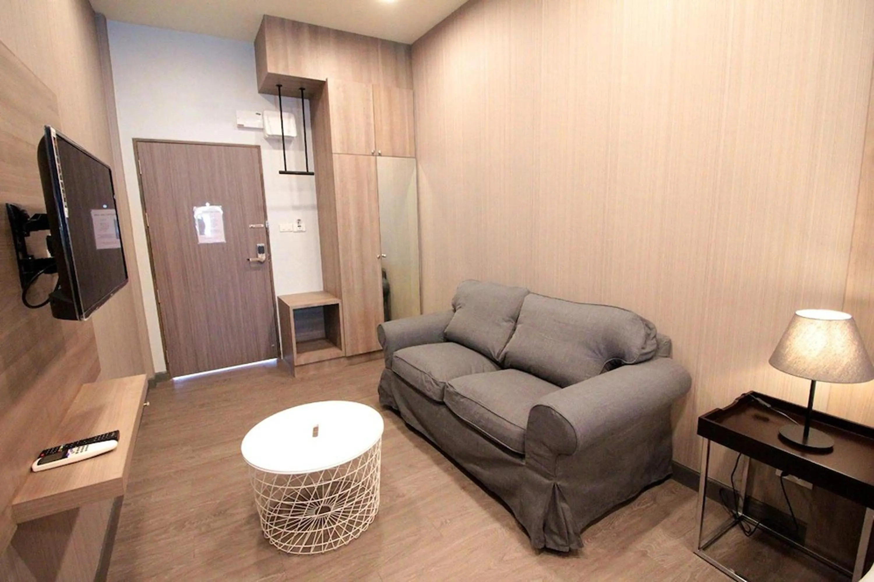 Seating area in R 17 Living Hotel