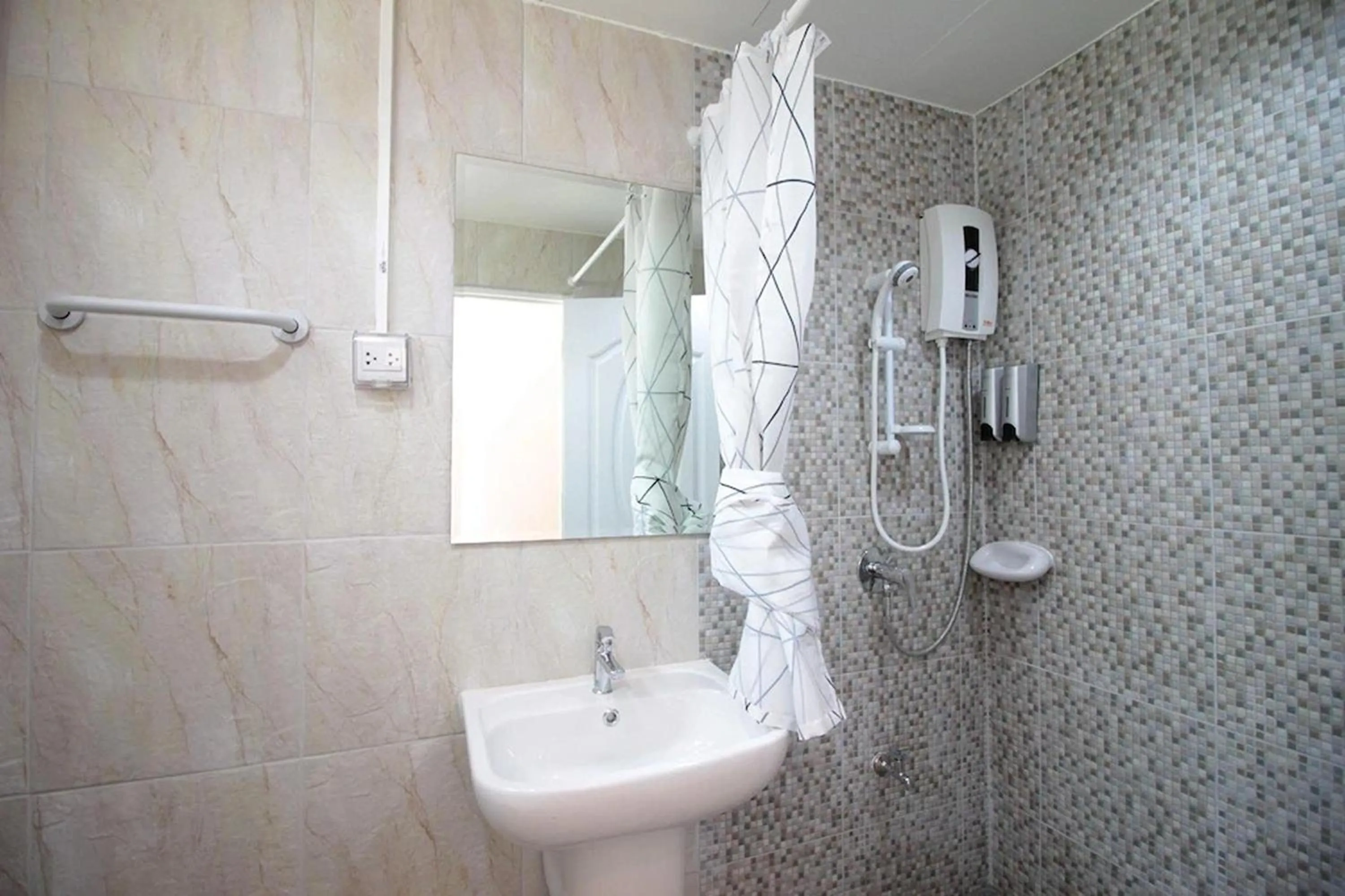 Toilet in R 17 Living Hotel