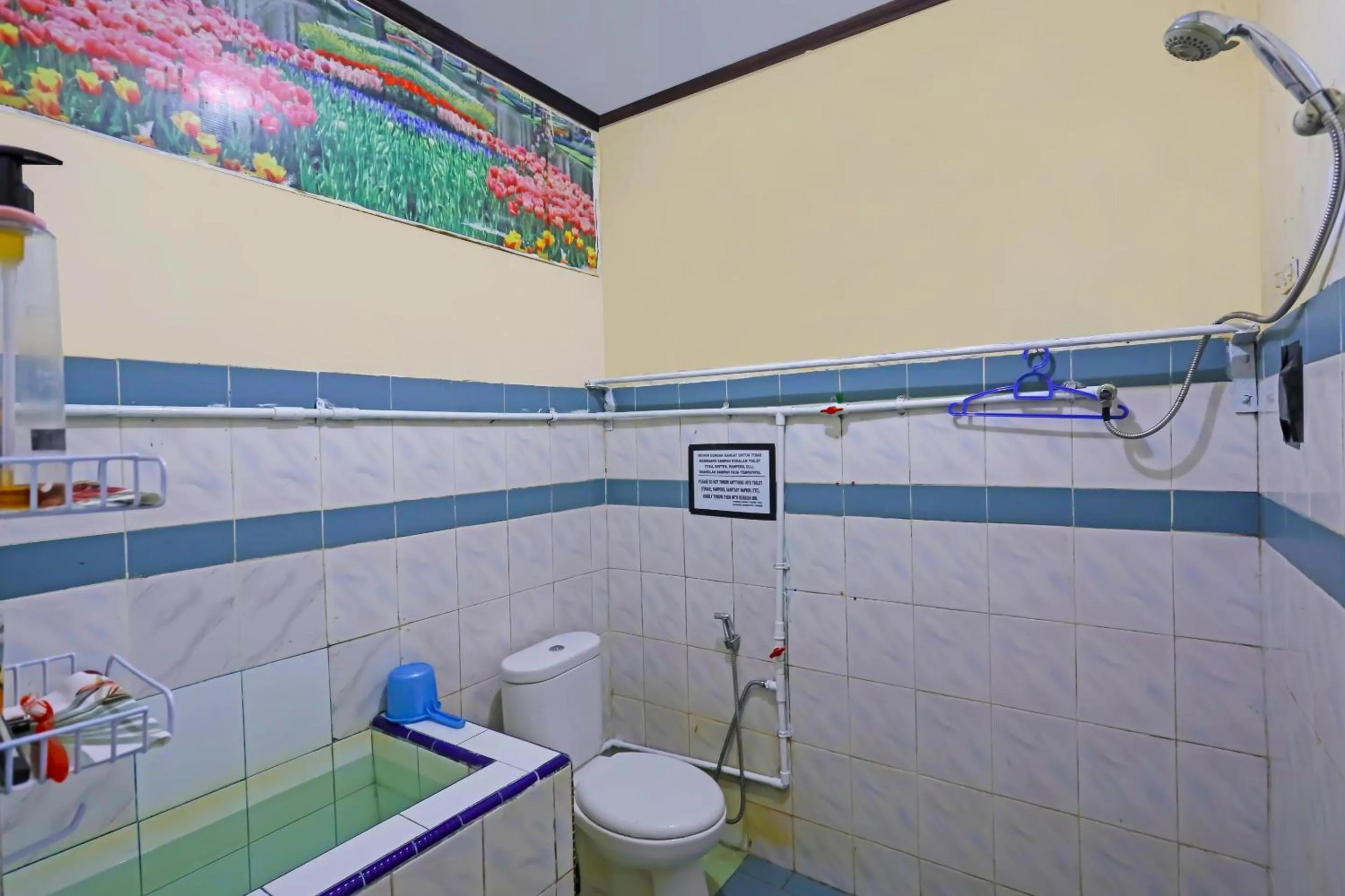 Bathroom in Hotel O Penginapan Pak DheNearMall Nagoya Hill