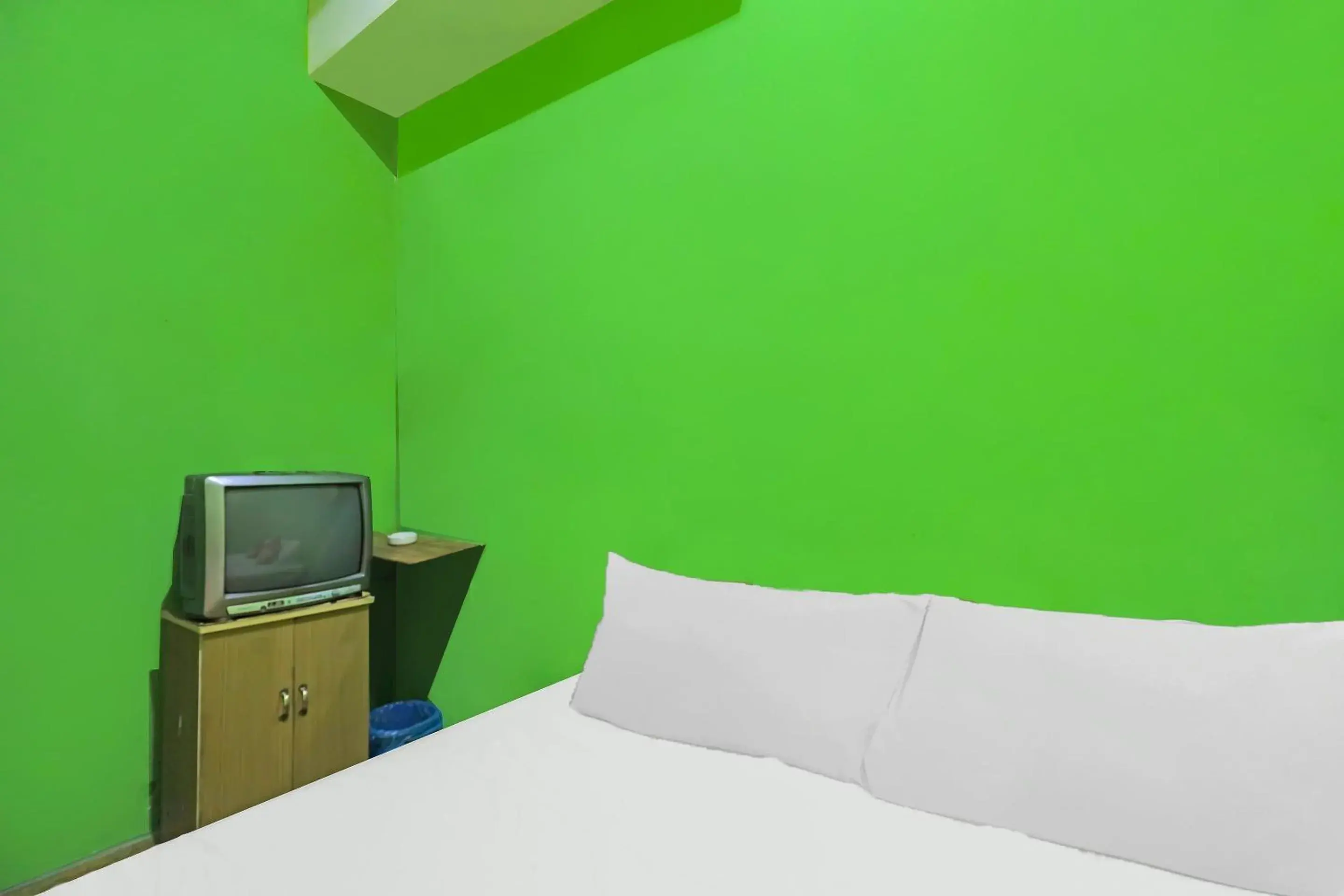 Bedroom, Bed in Hotel O Penginapan Pak DheNearMall Nagoya Hill Bedroom, Bed in Hotel O Penginapan Pak DheNearMall Nagoya Hill