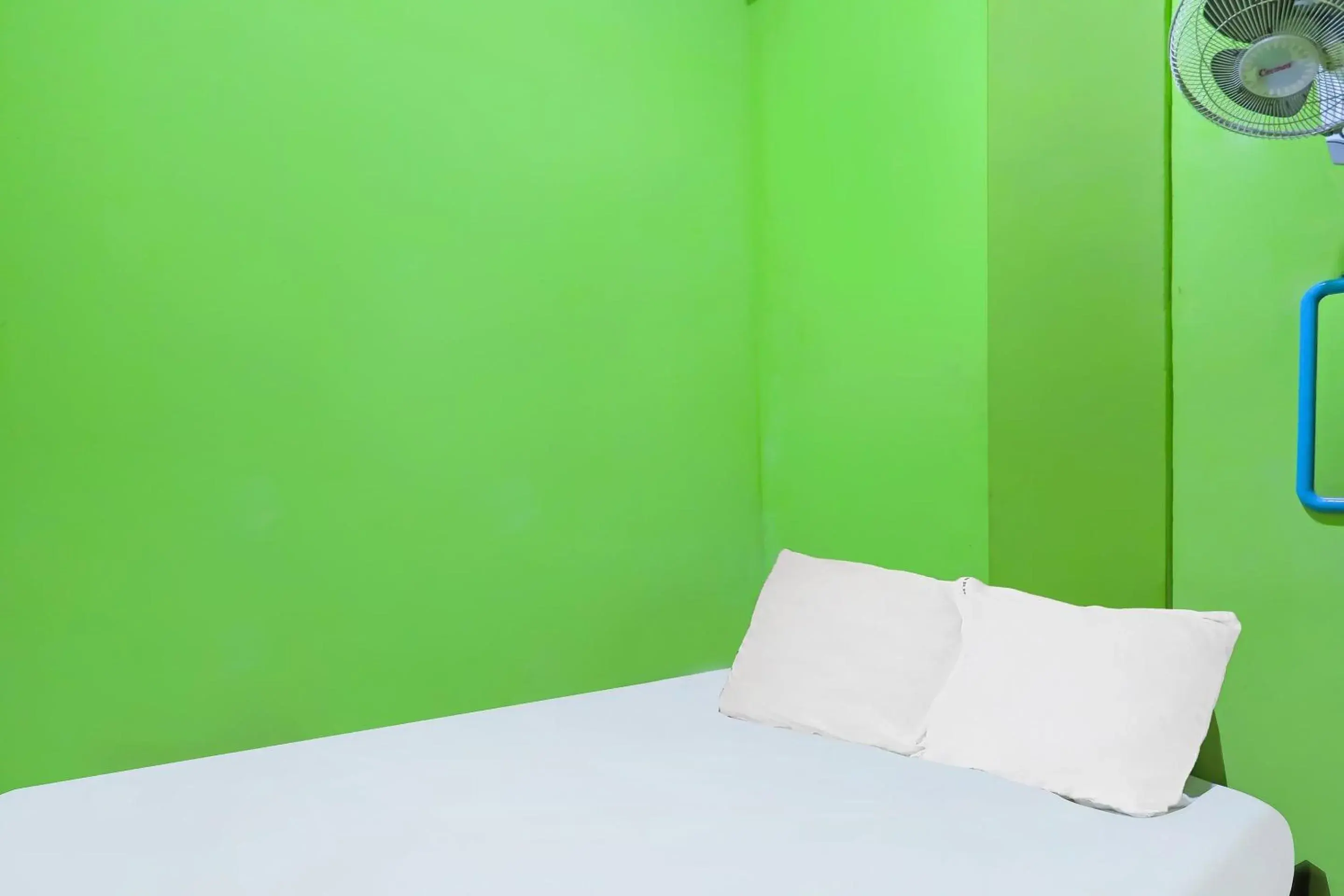 Bedroom, Bed in Hotel O Penginapan Pak DheNearMall Nagoya Hill Bedroom, Bed in Hotel O Penginapan Pak DheNearMall Nagoya Hill