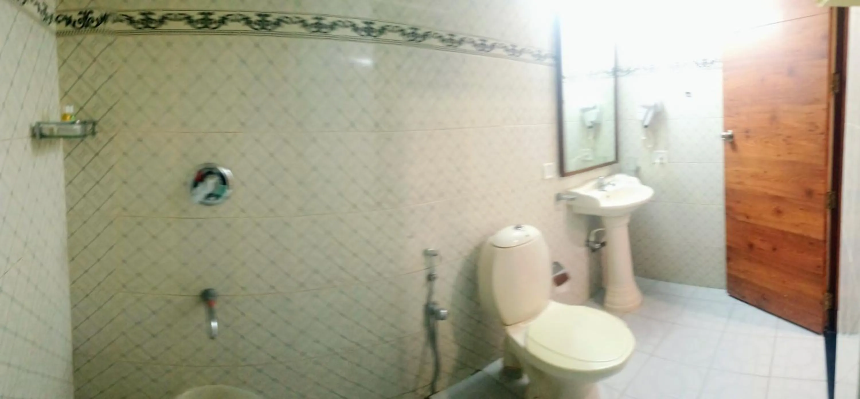 Toilet in Pearlspot Hotel