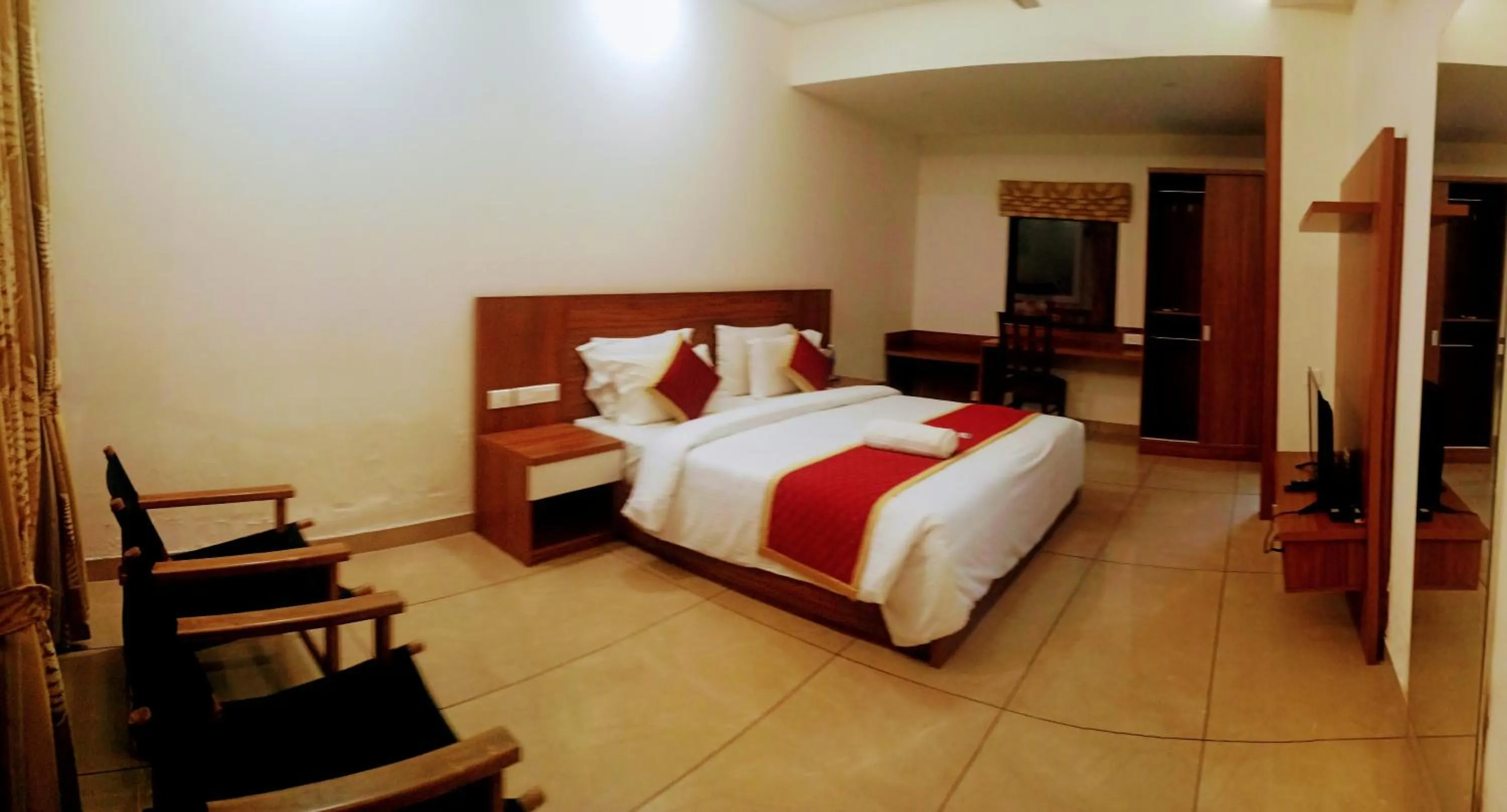 Photo of the whole room, Bed in Pearlspot Hotel