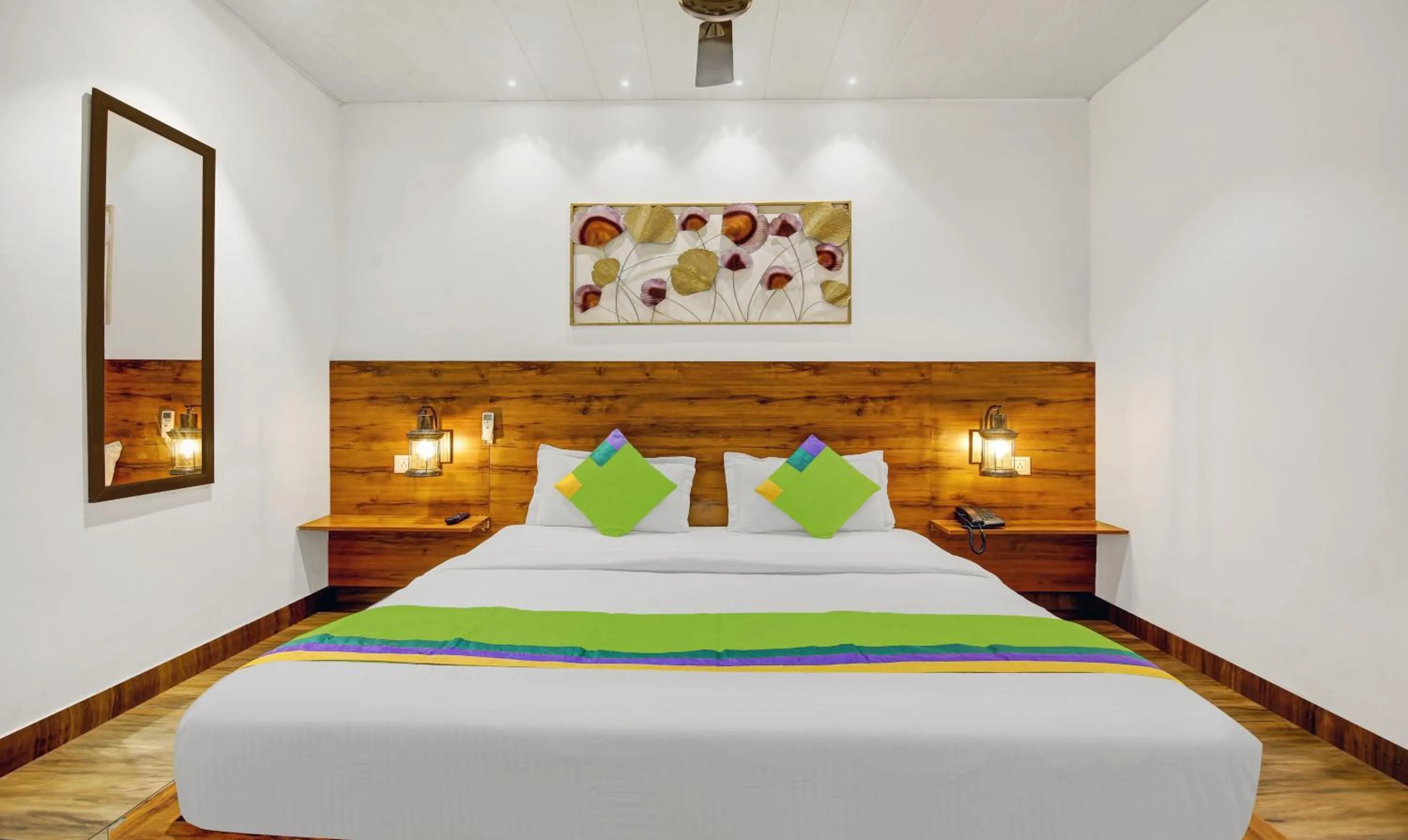 Bedroom, Bed in Treebo Prime Elight